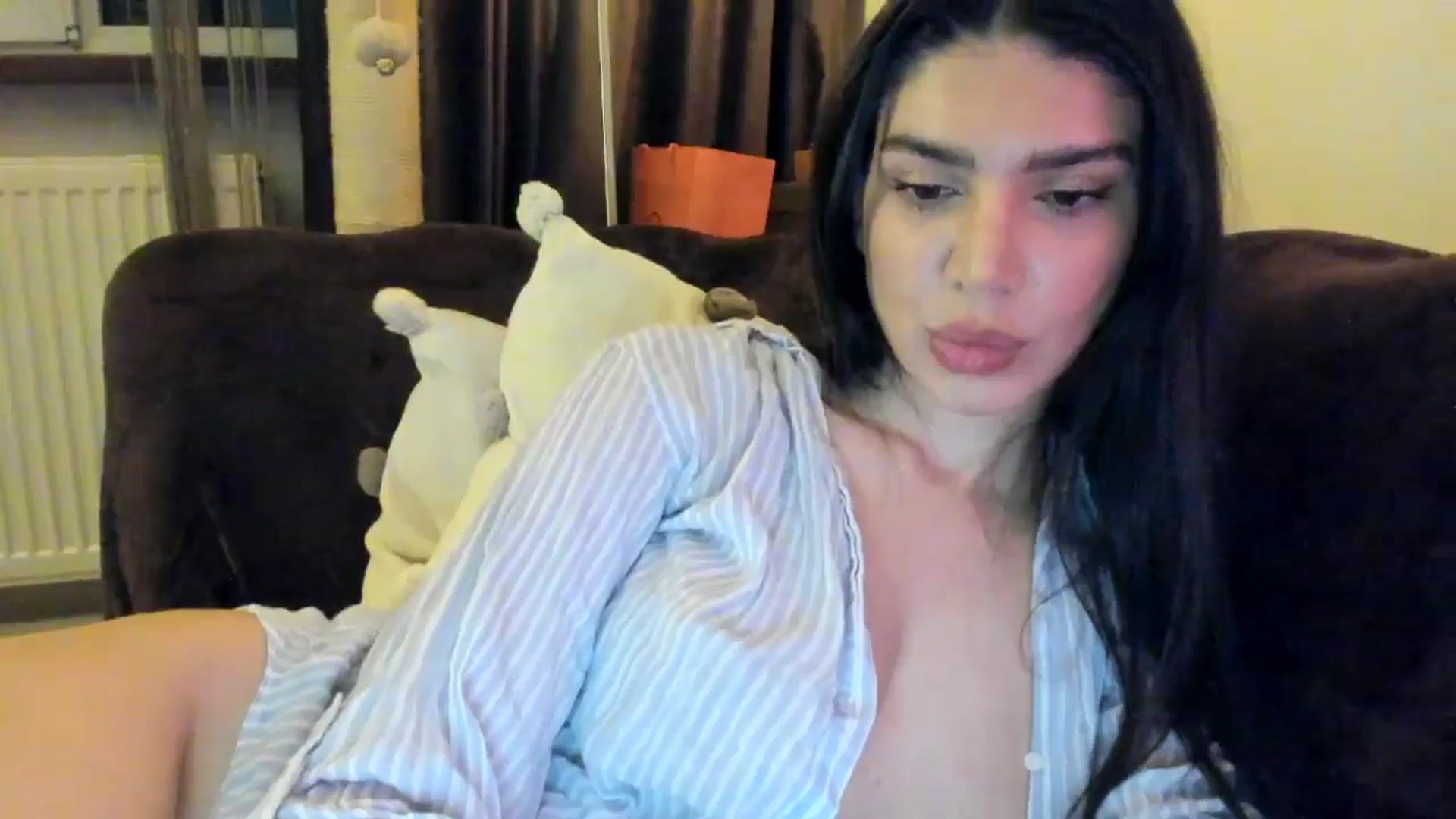 Gallery image thumbnail from SashaLopez's myfreecams stream on, 04/05/2025, 24:02 image 16 of 20