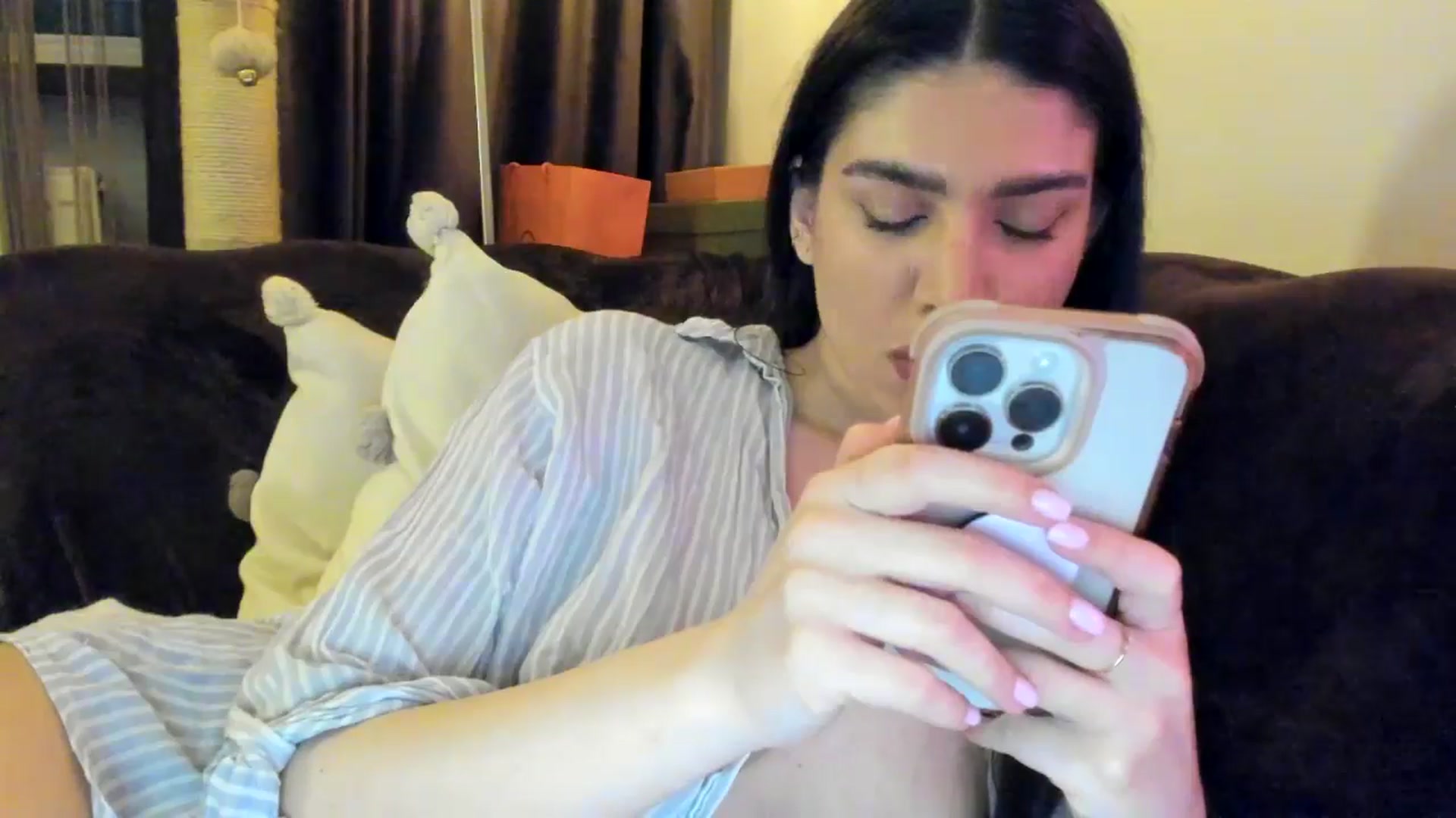 Gallery image thumbnail from SashaLopez's myfreecams stream on, 04/05/2025, 24:15 image 9 of 20