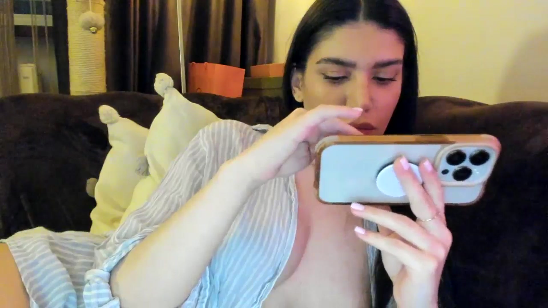 Gallery image thumbnail from SashaLopez's myfreecams stream on, 04/05/2025, 24:15 image 15 of 20