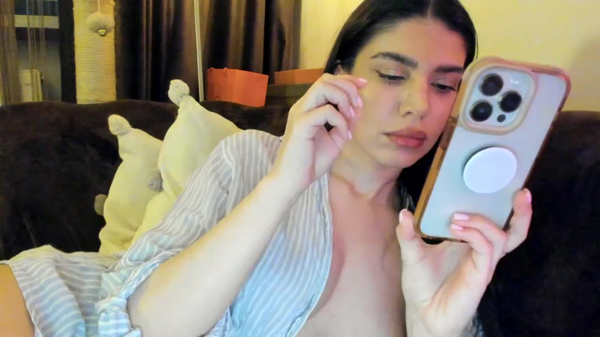 Gallery image thumbnail from SashaLopez's myfreecams stream on, 04/05/2025, 24:15 image 12 of 20