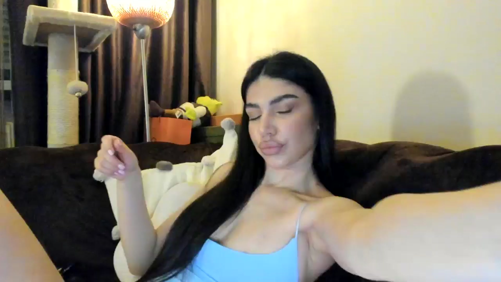 Gallery image thumbnail from SashaLopez's myfreecams stream on, 04/05/2025, 20:51 image 17 of 20