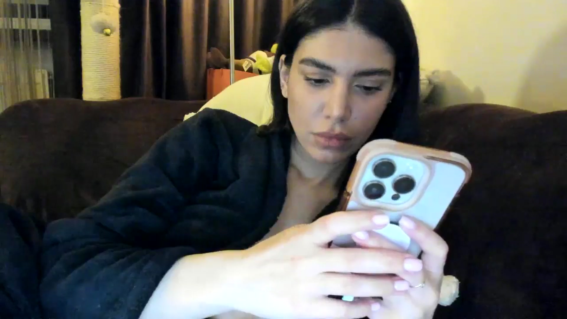 Gallery image thumbnail from SashaLopez's myfreecams stream on, 04/07/2025, 21:08 image 16 of 20