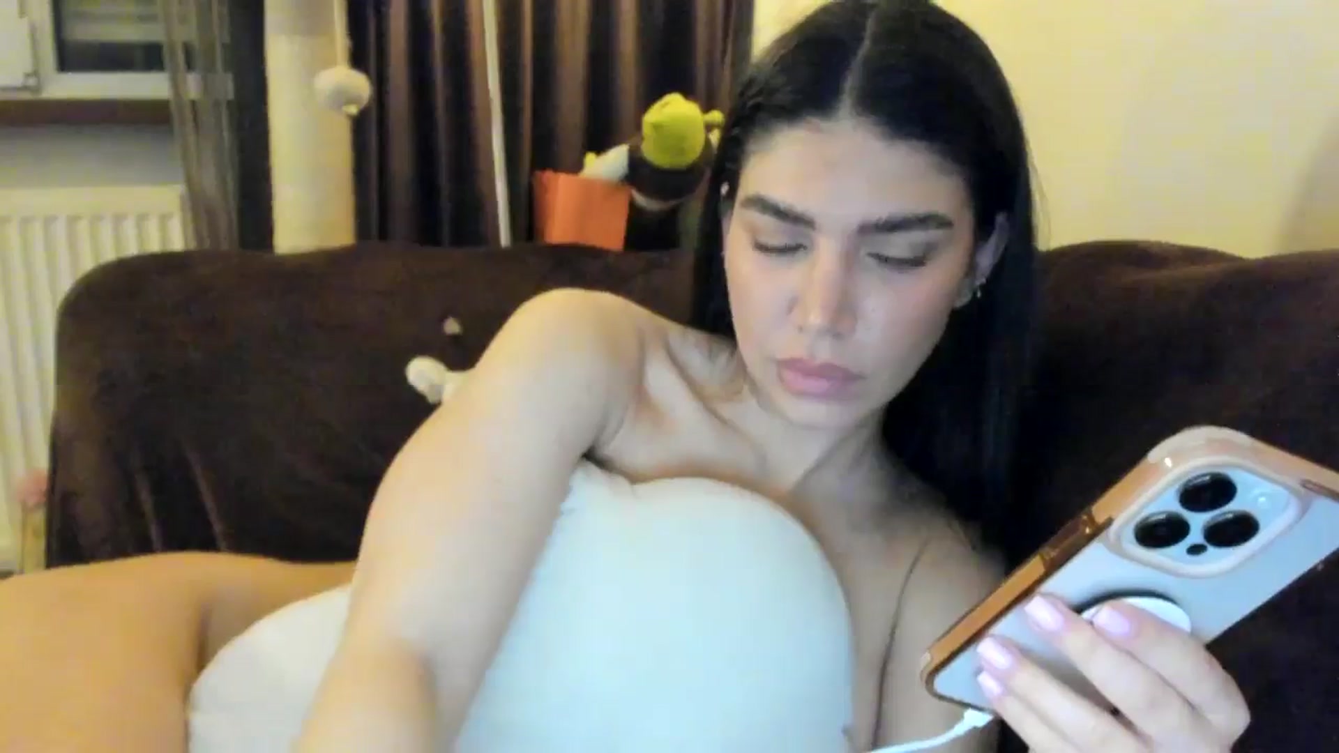 Gallery image thumbnail from SashaLopez's myfreecams stream on, 04/12/2025, 24:02 image 6 of 20