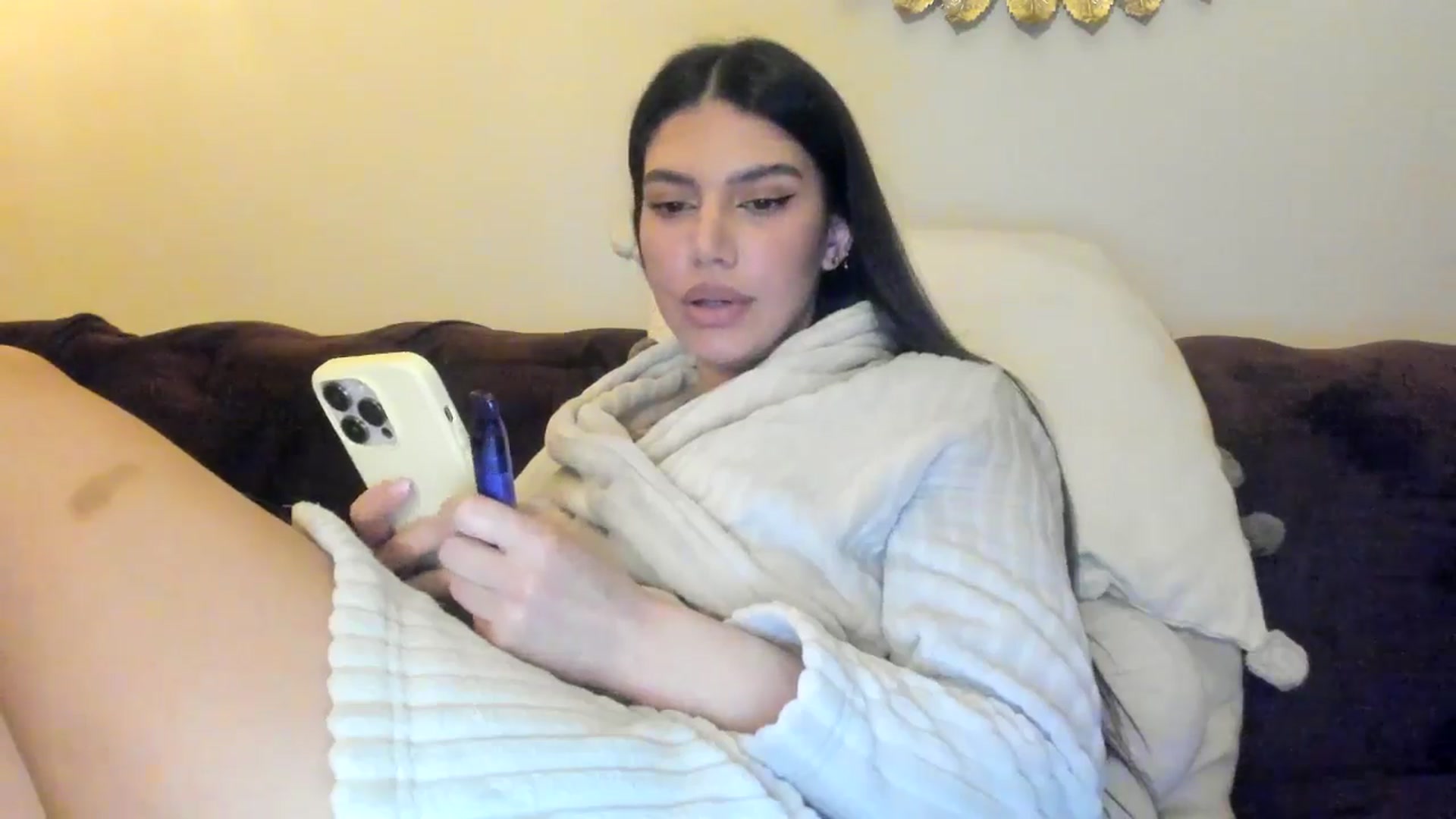 Gallery image thumbnail from SashaLopez's myfreecams stream on, 04/28/2025, 20:27 image 15 of 20
