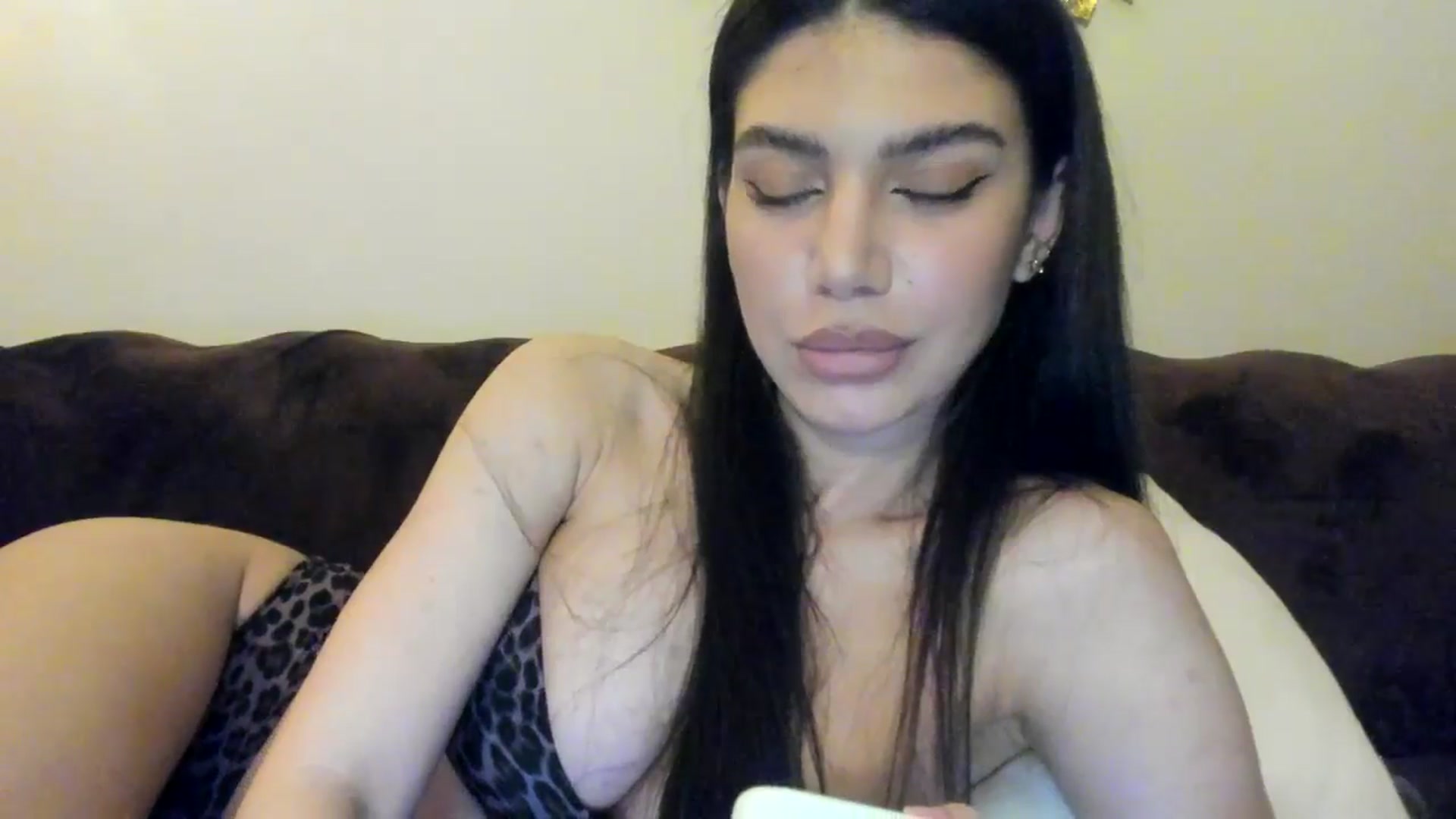 Gallery image thumbnail from SashaLopez's myfreecams stream on, 04/28/2025, 20:27 image 2 of 20
