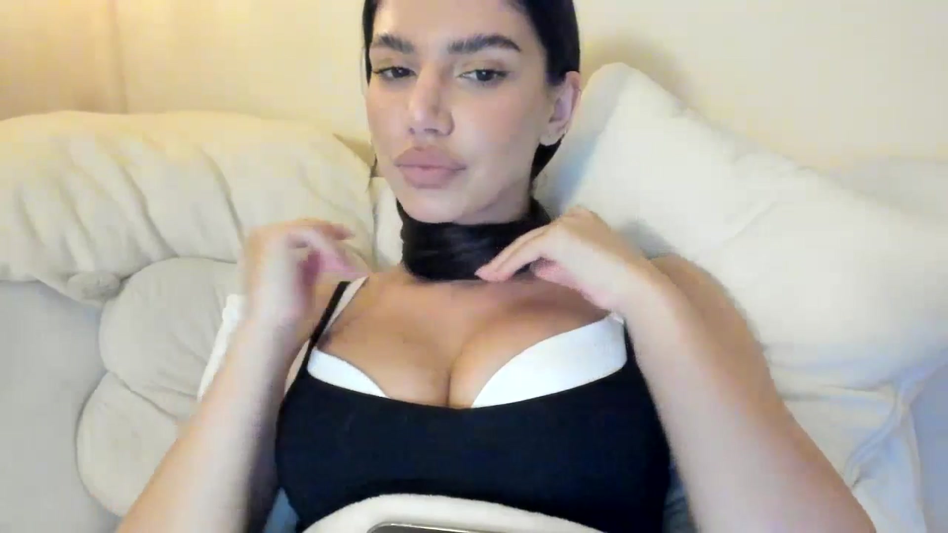 Gallery image thumbnail from SashaLopez's myfreecams stream on, 05/20/2025, 20:10 image 9 of 20