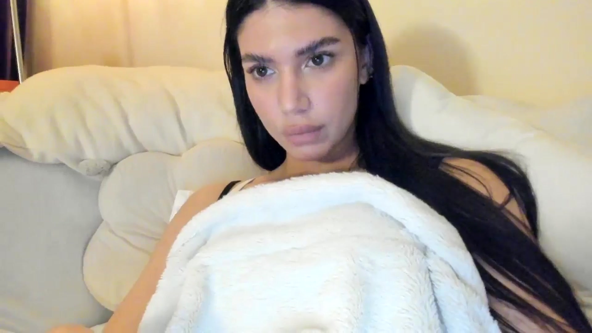 Gallery image thumbnail from SashaLopez's myfreecams stream on, 05/20/2025, 21:31 image 12 of 20