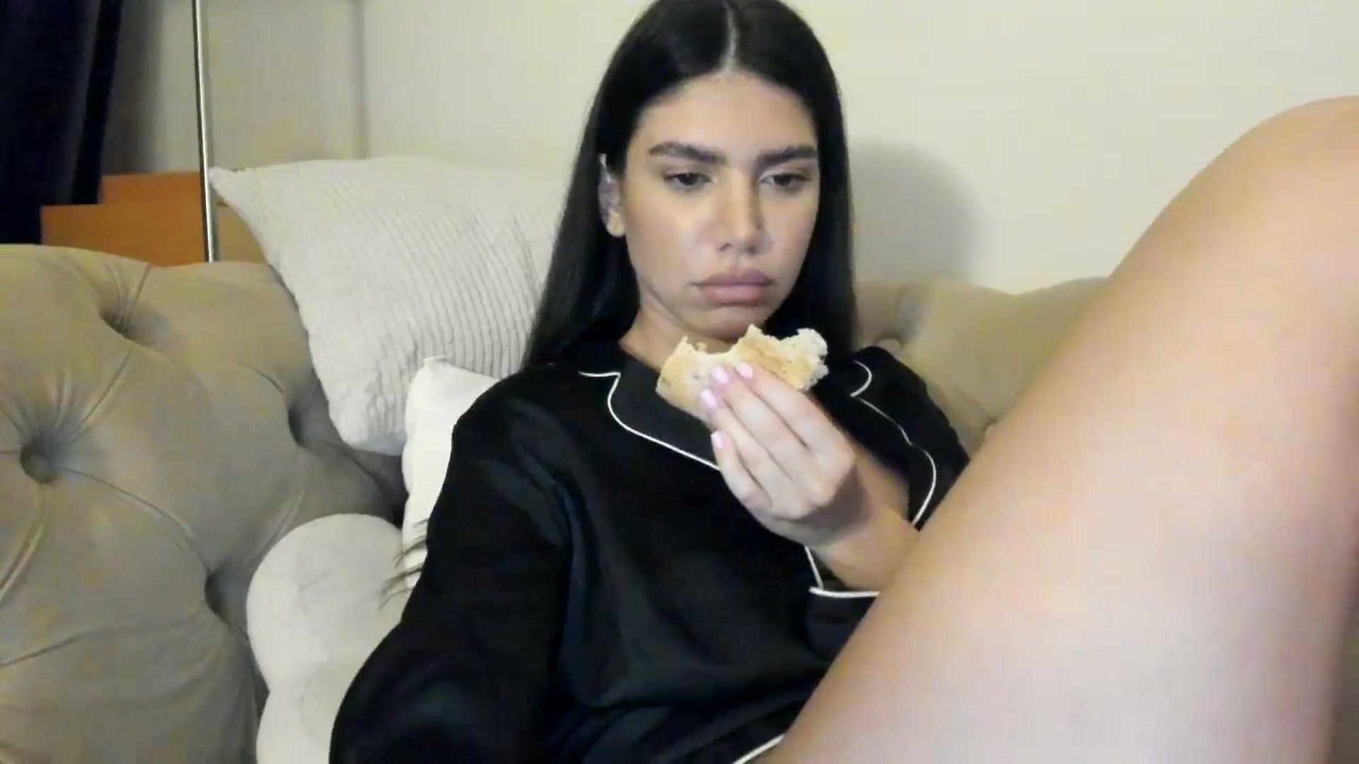 Gallery image thumbnail from SashaLopez's myfreecams stream on, 06/02/2025, 21:38 image 4 of 20