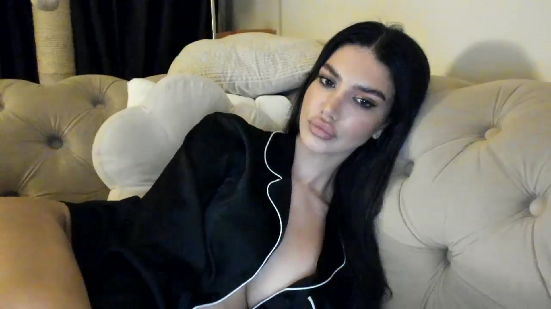Gallery image thumbnail from SashaLopez's myfreecams stream on, 06/08/2025, 22:05 image 6 of 20