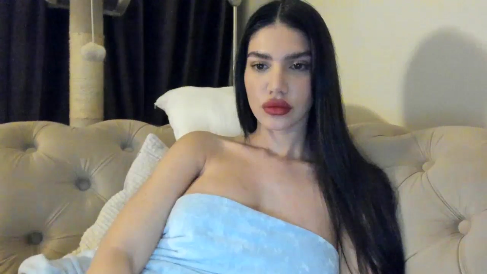 Gallery image thumbnail from SashaLopez's myfreecams stream on, 06/10/2025, 20:08 image 3 of 20
