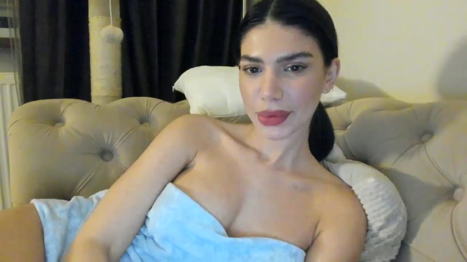 Gallery image thumbnail from SashaLopez's myfreecams stream on, 06/10/2025, 21:59 image 5 of 20