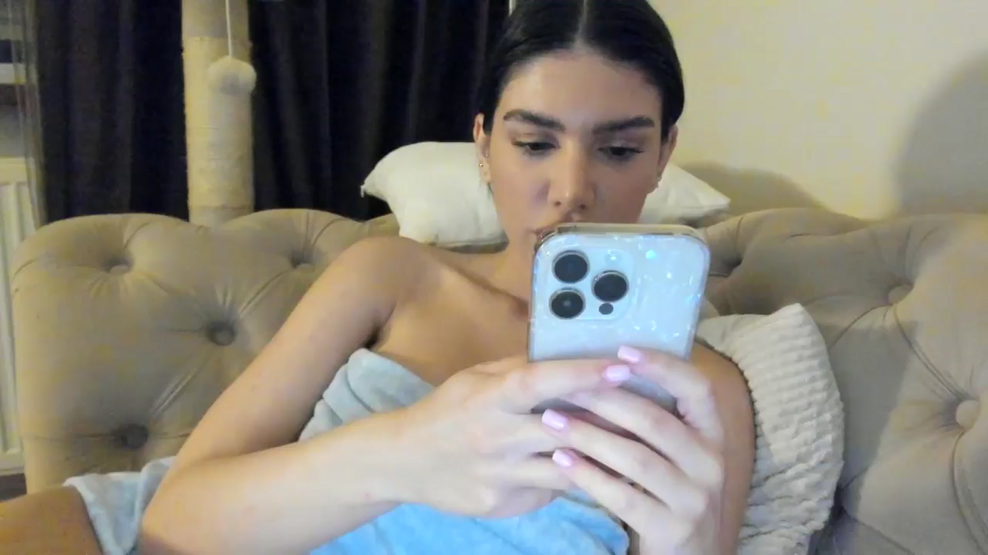 Gallery image thumbnail from SashaLopez's myfreecams stream on, 06/10/2025, 21:59 image 1 of 20