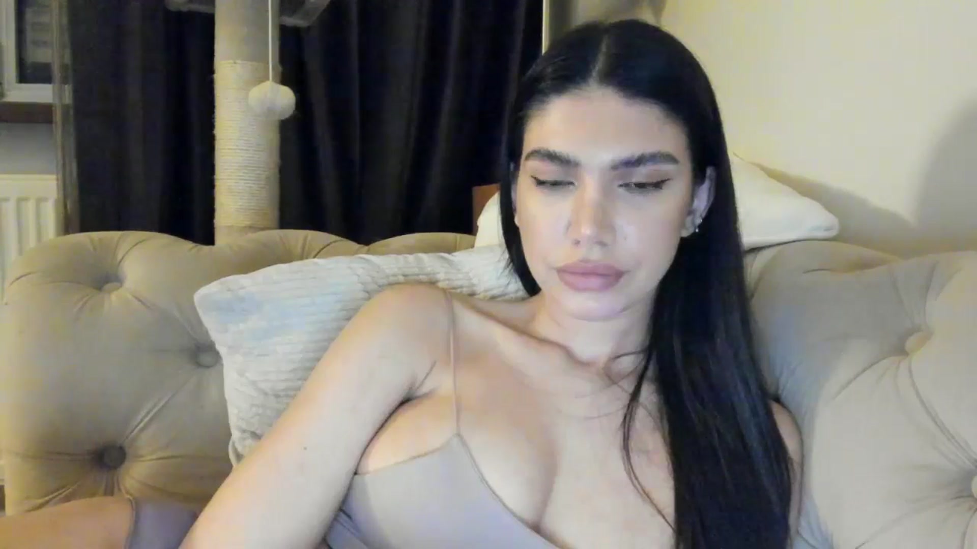 Gallery image thumbnail from SashaLopez's myfreecams stream on, 06/15/2025, 22:48 image 18 of 20