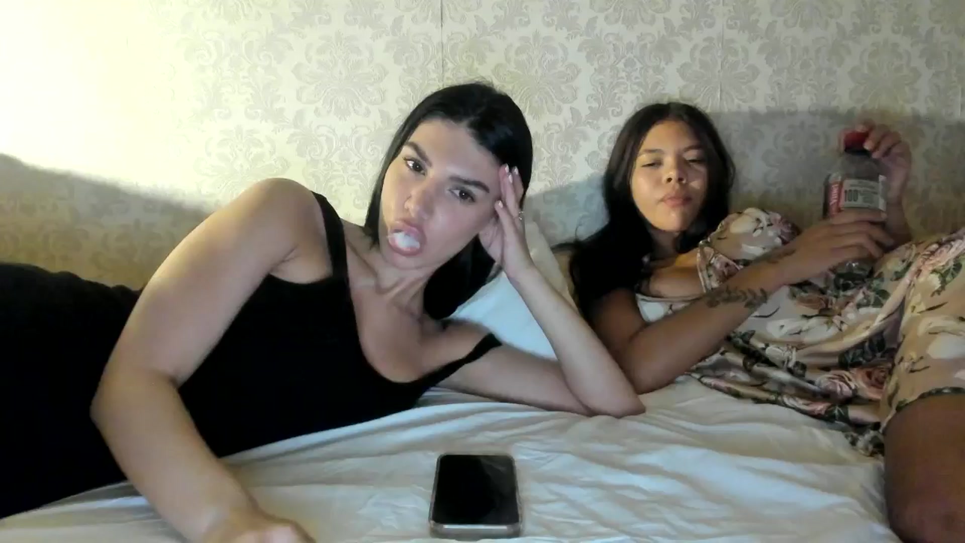 Gallery image thumbnail from SashaLopez's myfreecams stream on, 07/01/2025, 22:26 image 1 of 20