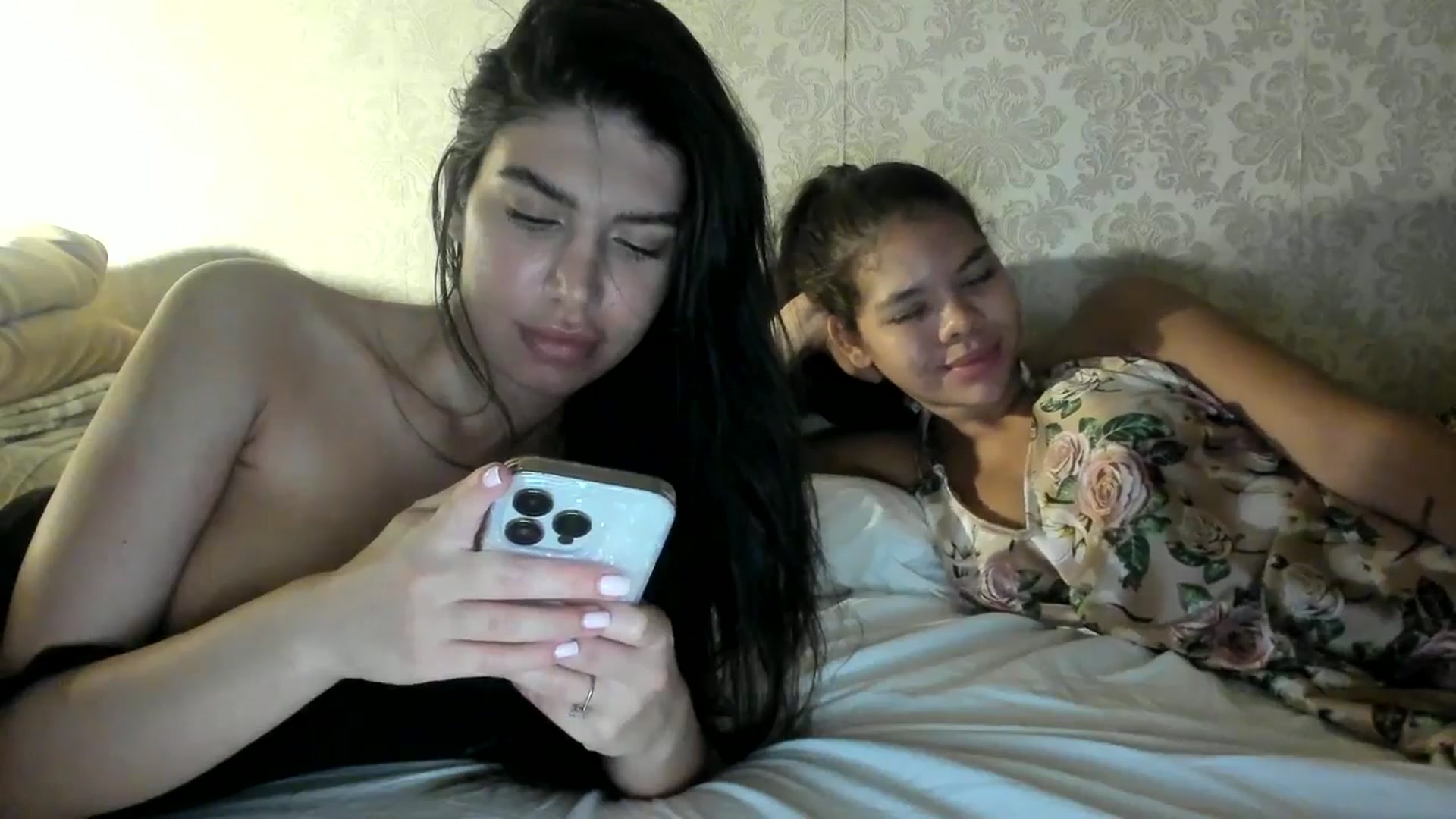 Gallery image thumbnail from SashaLopez's myfreecams stream on, 07/01/2025, 22:39 image 16 of 20