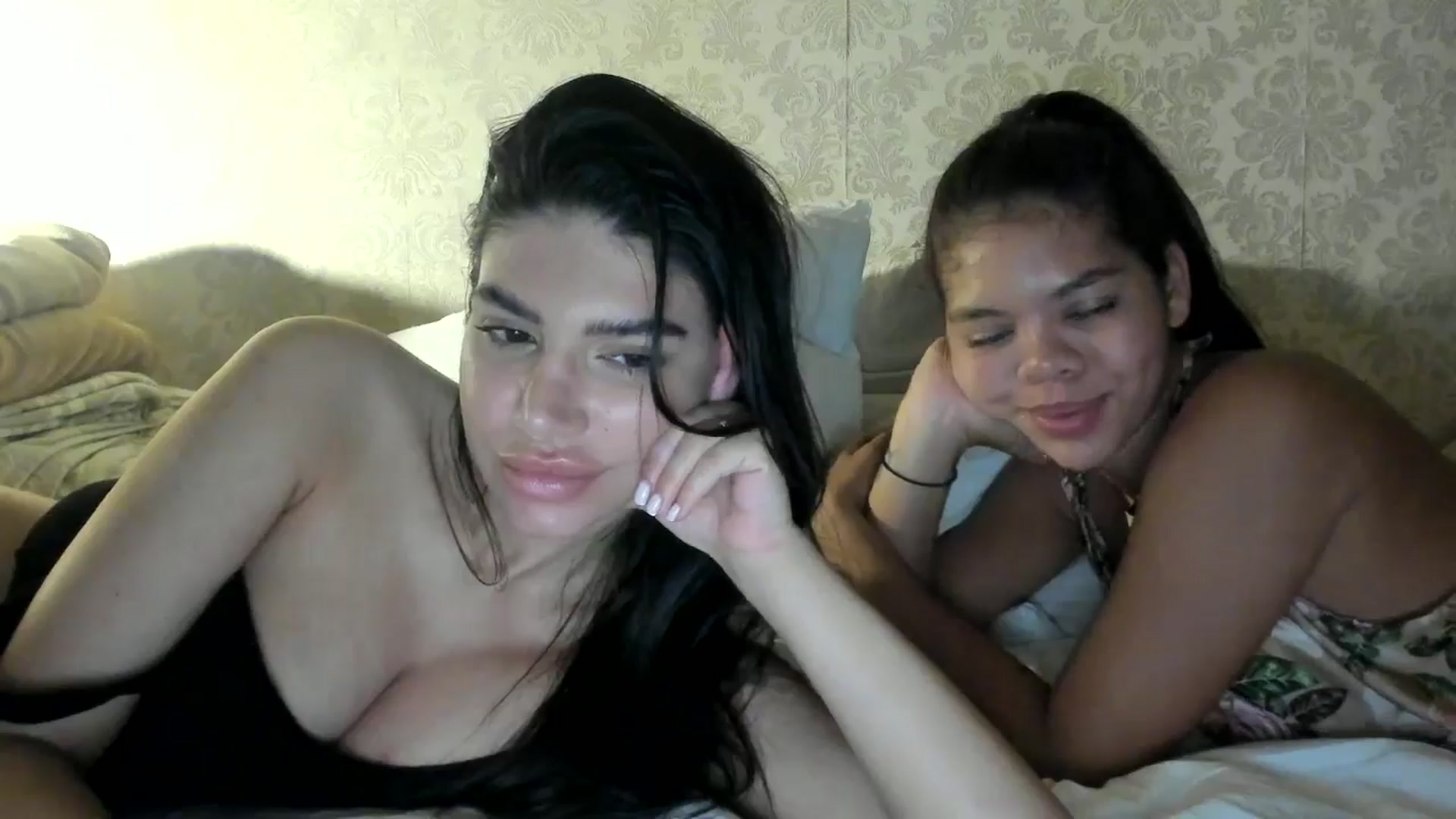 Gallery image thumbnail from SashaLopez's myfreecams stream on, 07/01/2025, 22:39 image 4 of 20