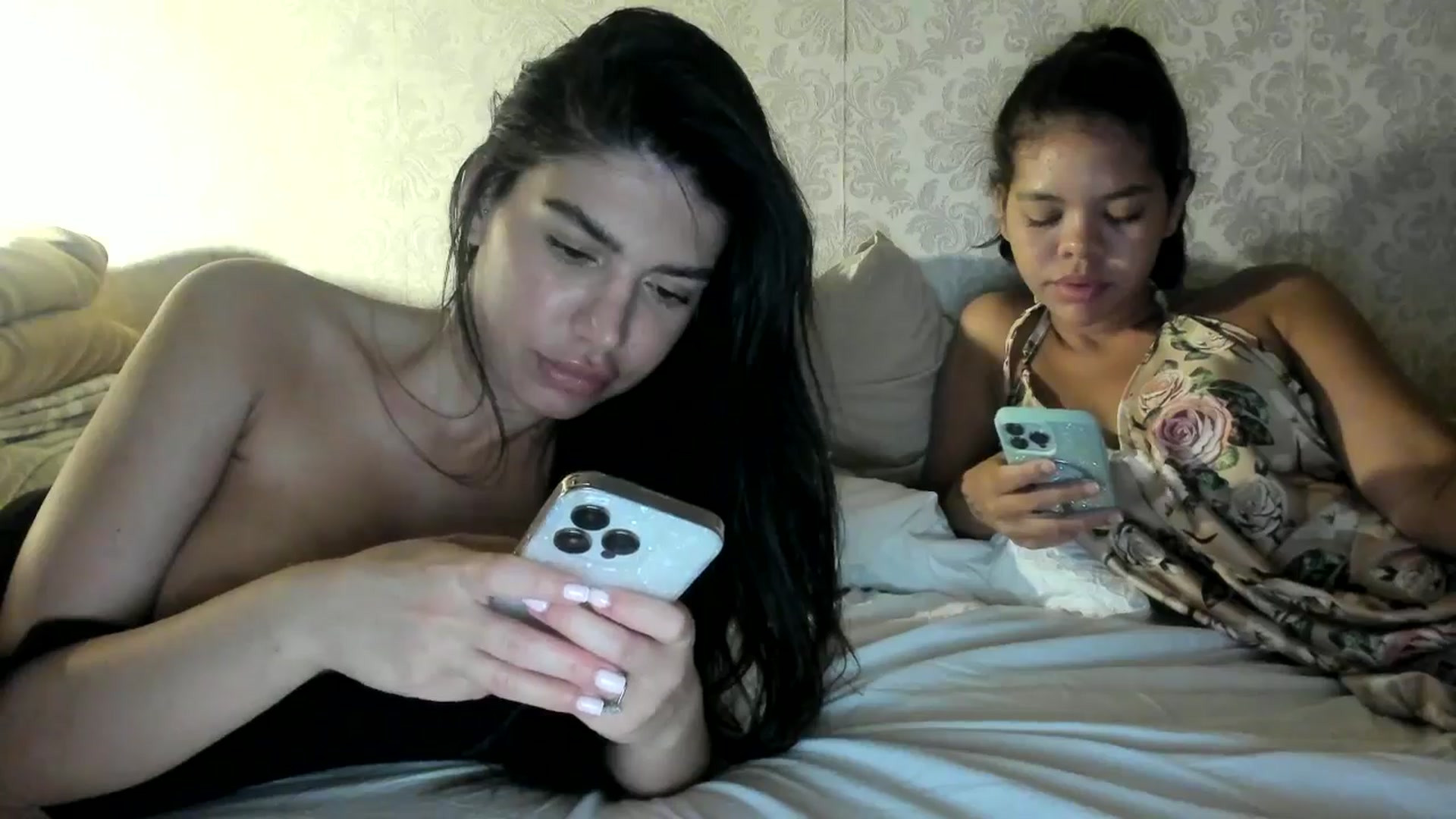 Gallery image thumbnail from SashaLopez's myfreecams stream on, 07/01/2025, 22:39 image 18 of 20