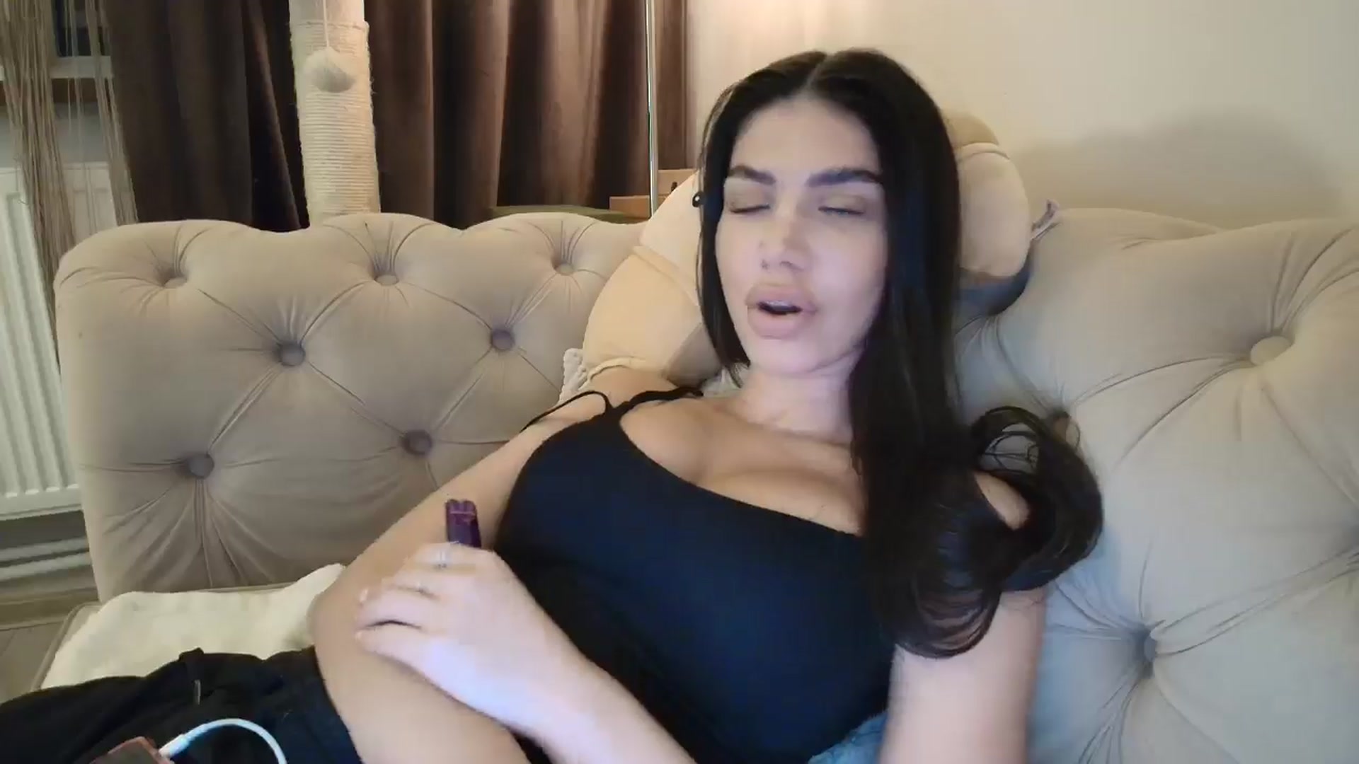Gallery image thumbnail from SashaLopez's myfreecams stream on, 09/22/2025, 24:21 image 10 of 20