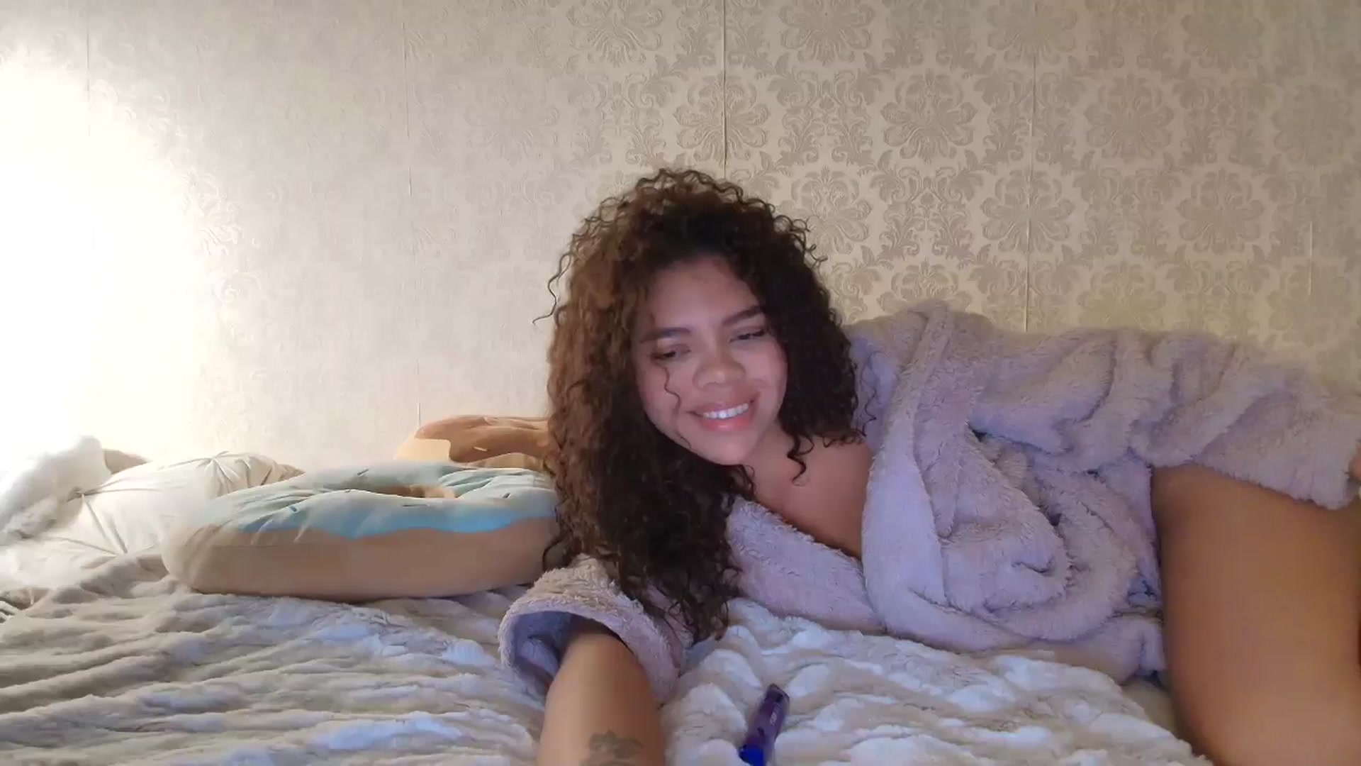 Gallery image thumbnail from SashaLopez's myfreecams stream on, 09/28/2025, 19:17 image 19 of 20