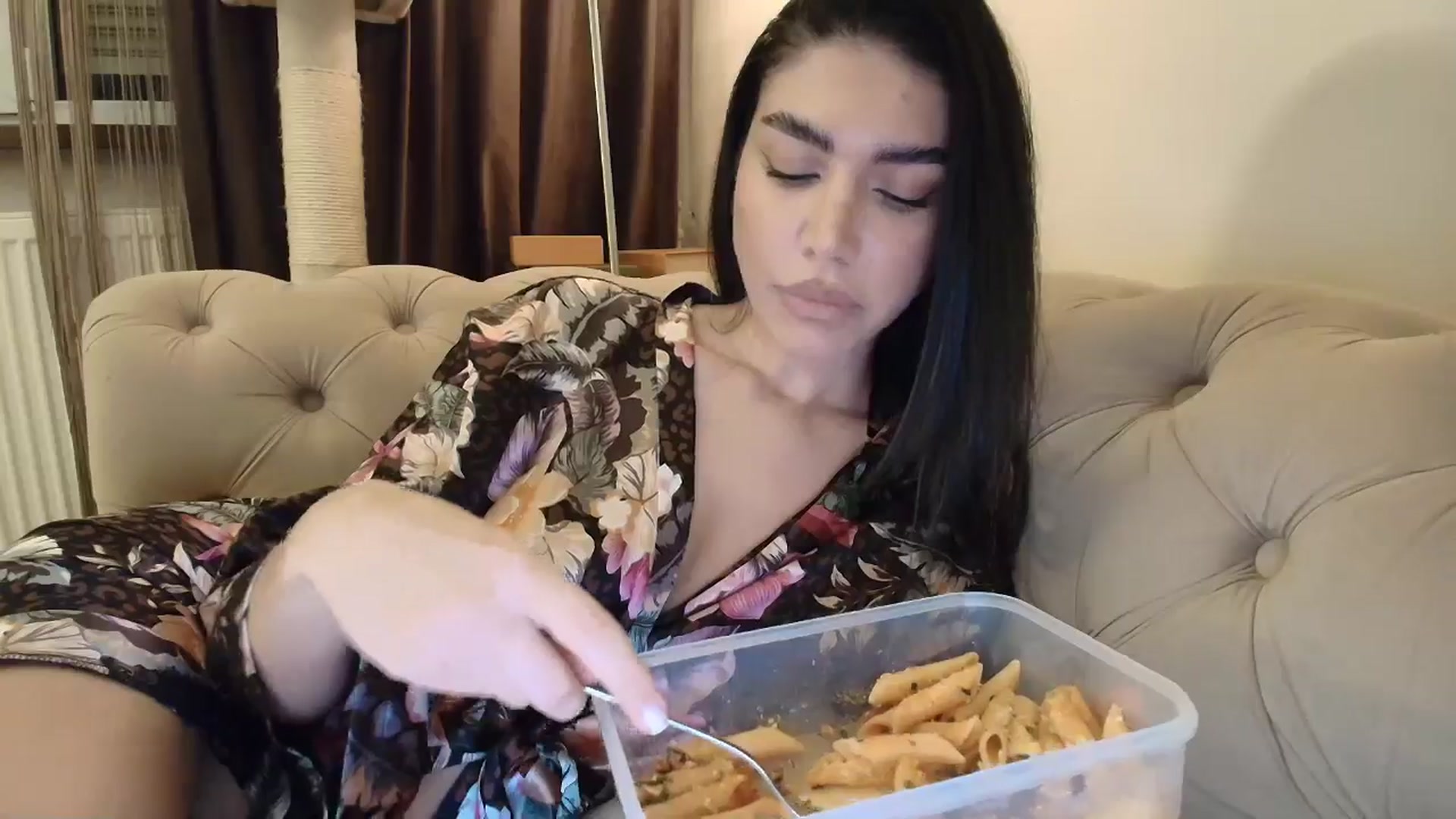 Gallery image thumbnail from SashaLopez's myfreecams stream on, 10/01/2025, 21:01 image 17 of 20