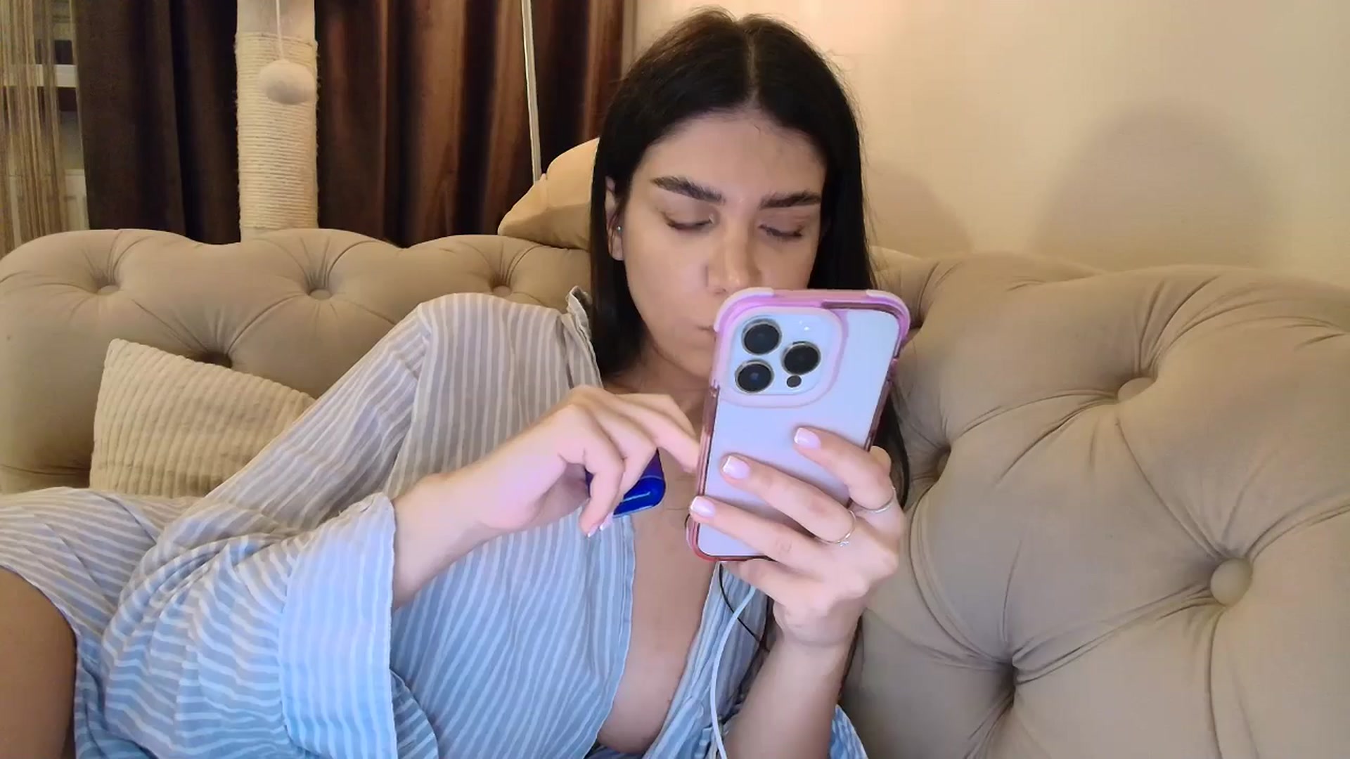 Gallery image thumbnail from SashaLopez's myfreecams stream on, 10/02/2025, 22:59 image 18 of 20