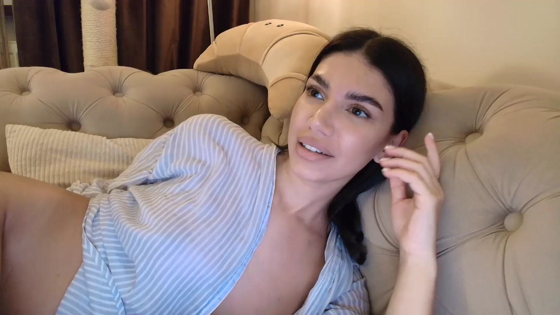 Gallery image thumbnail from SashaLopez's myfreecams stream on, 10/02/2025, 22:59 image 15 of 20