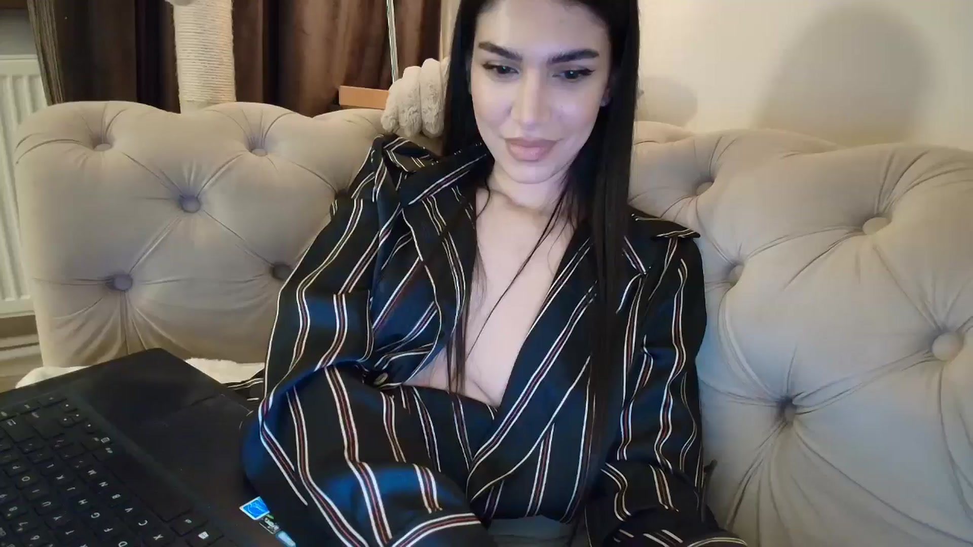 Gallery image thumbnail from SashaLopez's myfreecams stream on, 10/09/2025, 22:59 image 1 of 20
