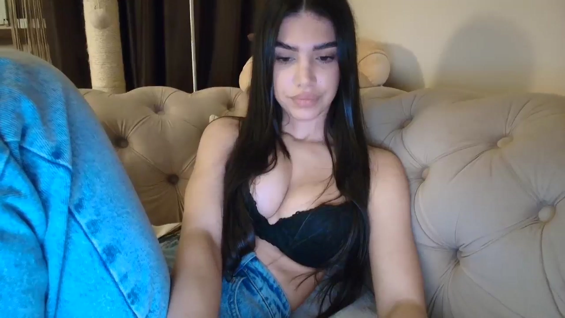 Gallery image thumbnail from SashaLopez's myfreecams stream on, 10/24/2025, 24:06 image 2 of 20