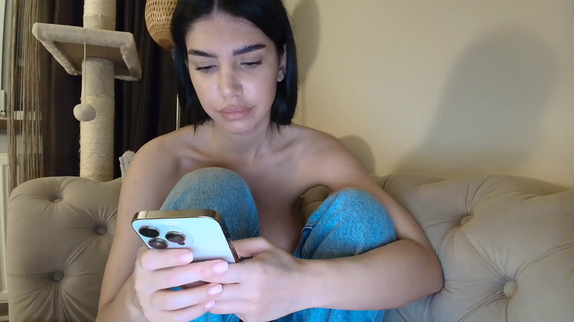 Gallery image thumbnail from SashaLopez's myfreecams stream on, 10/24/2025, 24:06 image 16 of 20