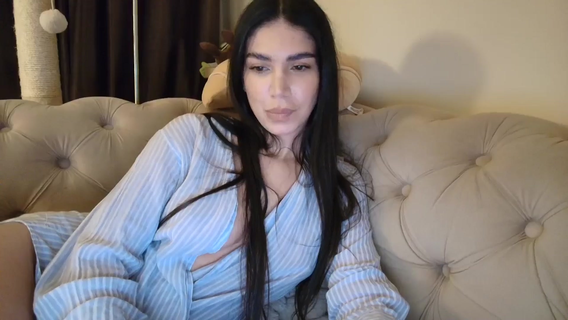 Gallery image thumbnail from SashaLopez's myfreecams stream on, 10/24/2025, 21:06 image 19 of 20