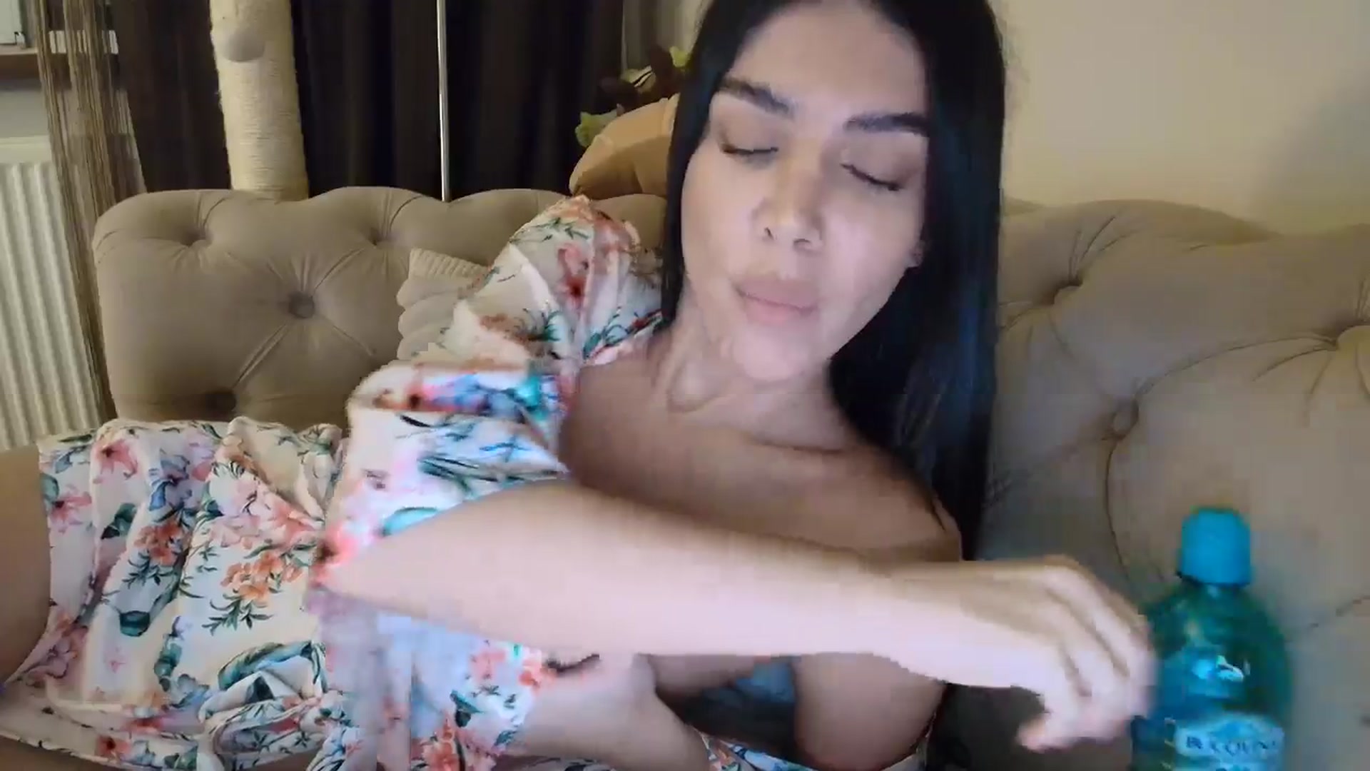 Gallery image thumbnail from SashaLopez's myfreecams stream on, 10/25/2025, 20:39 image 6 of 20