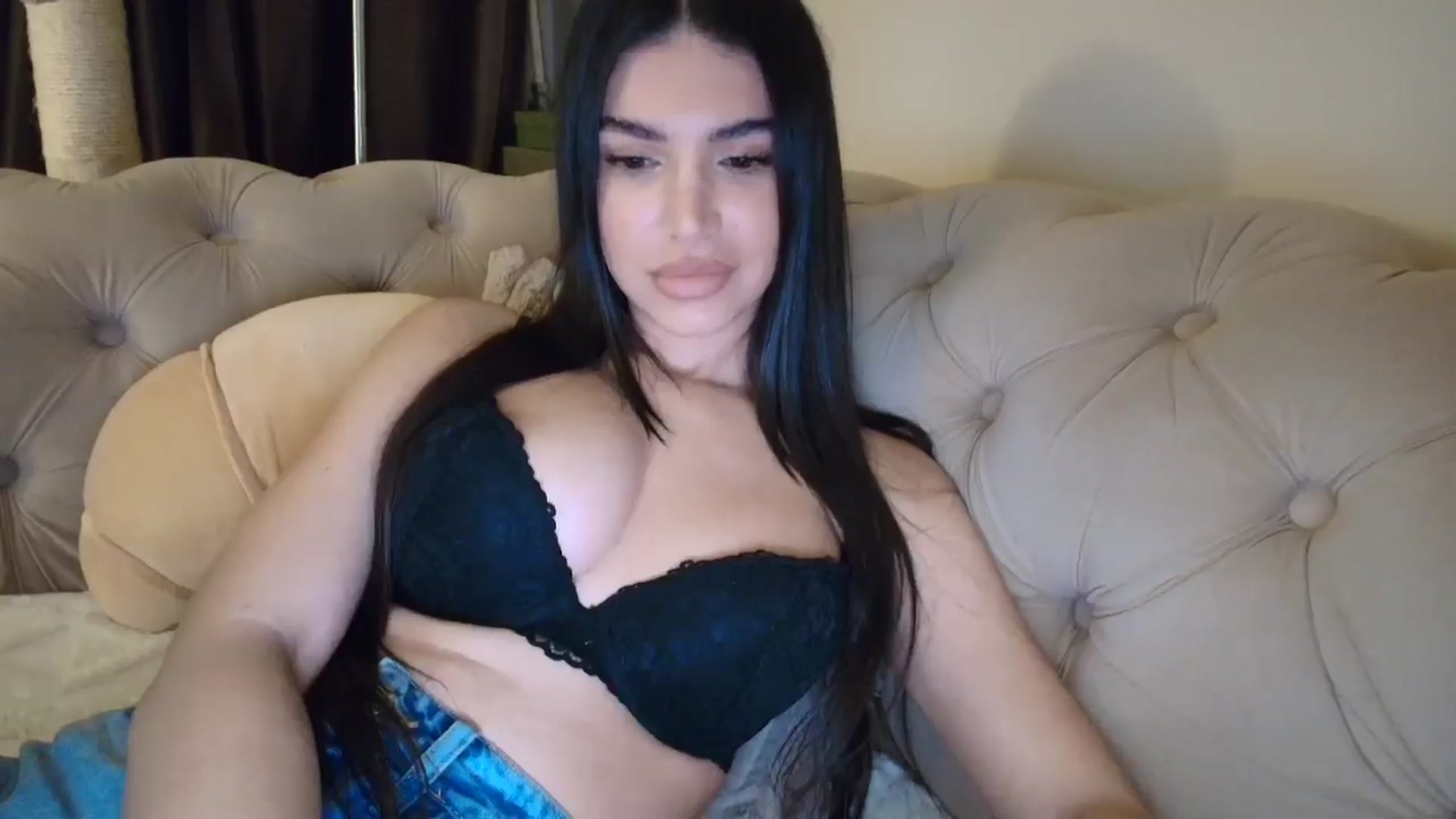 Gallery image thumbnail from SashaLopez's myfreecams stream on, 11/20/2025, 24:54 image 4 of 20