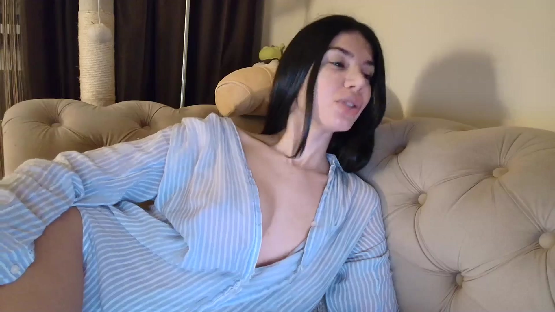 Gallery image thumbnail from SashaLopez's myfreecams stream on, 12/01/2025, 23:03 image 4 of 20