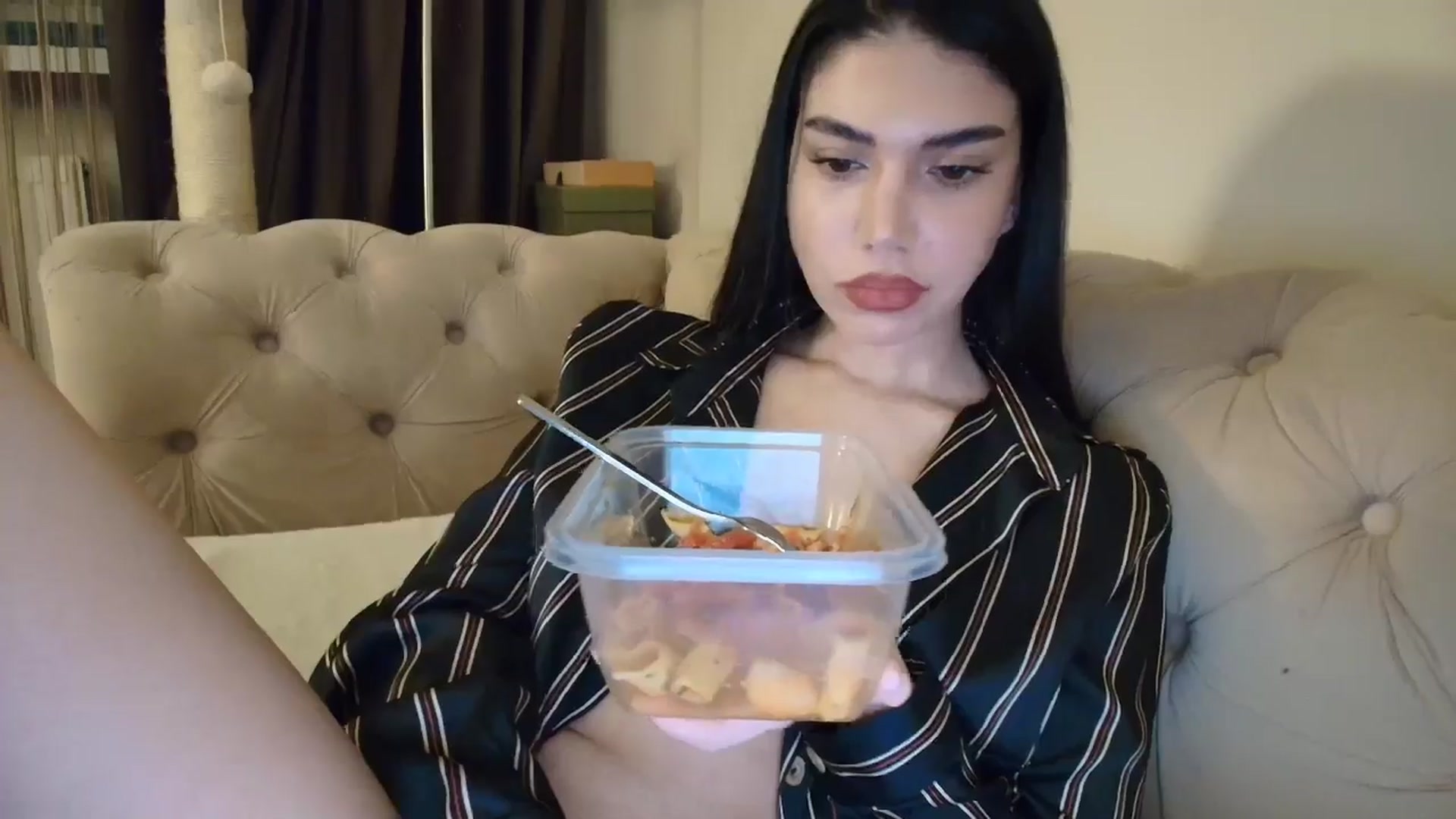 Gallery image thumbnail from SashaLopez's myfreecams stream on, 01/11/2026, 24:12 image 3 of 20