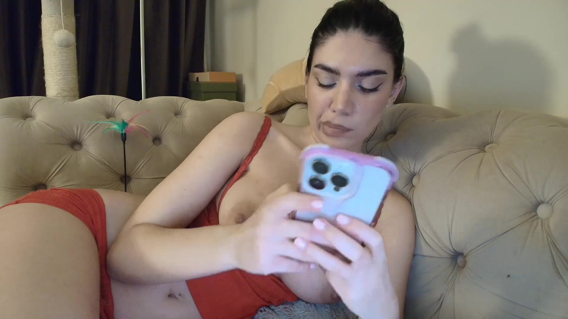 Gallery image thumbnail from SashaLopez's myfreecams stream on, 01/16/2026, 24:33 image 13 of 20