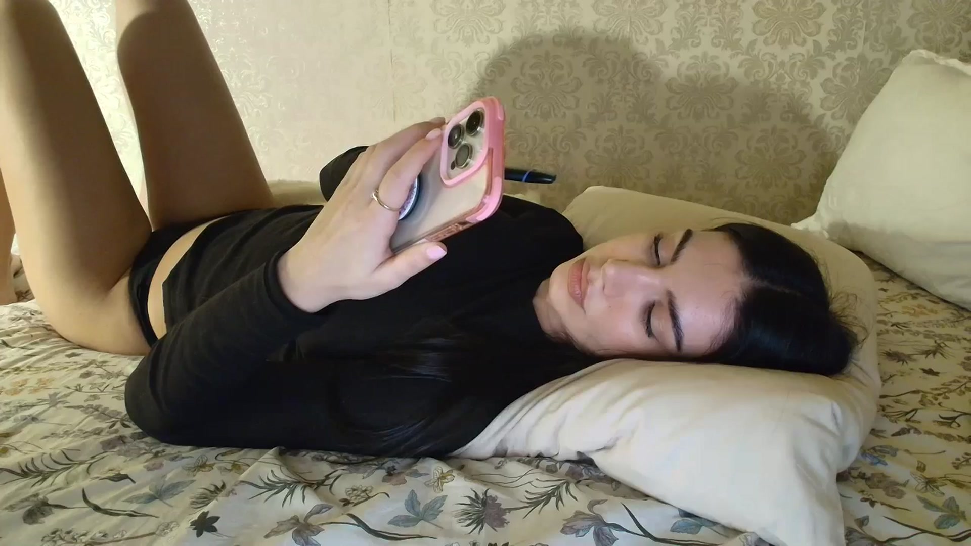 Gallery image thumbnail from SashaLopez's myfreecams stream on, 01/17/2026, 21:26 image 13 of 20