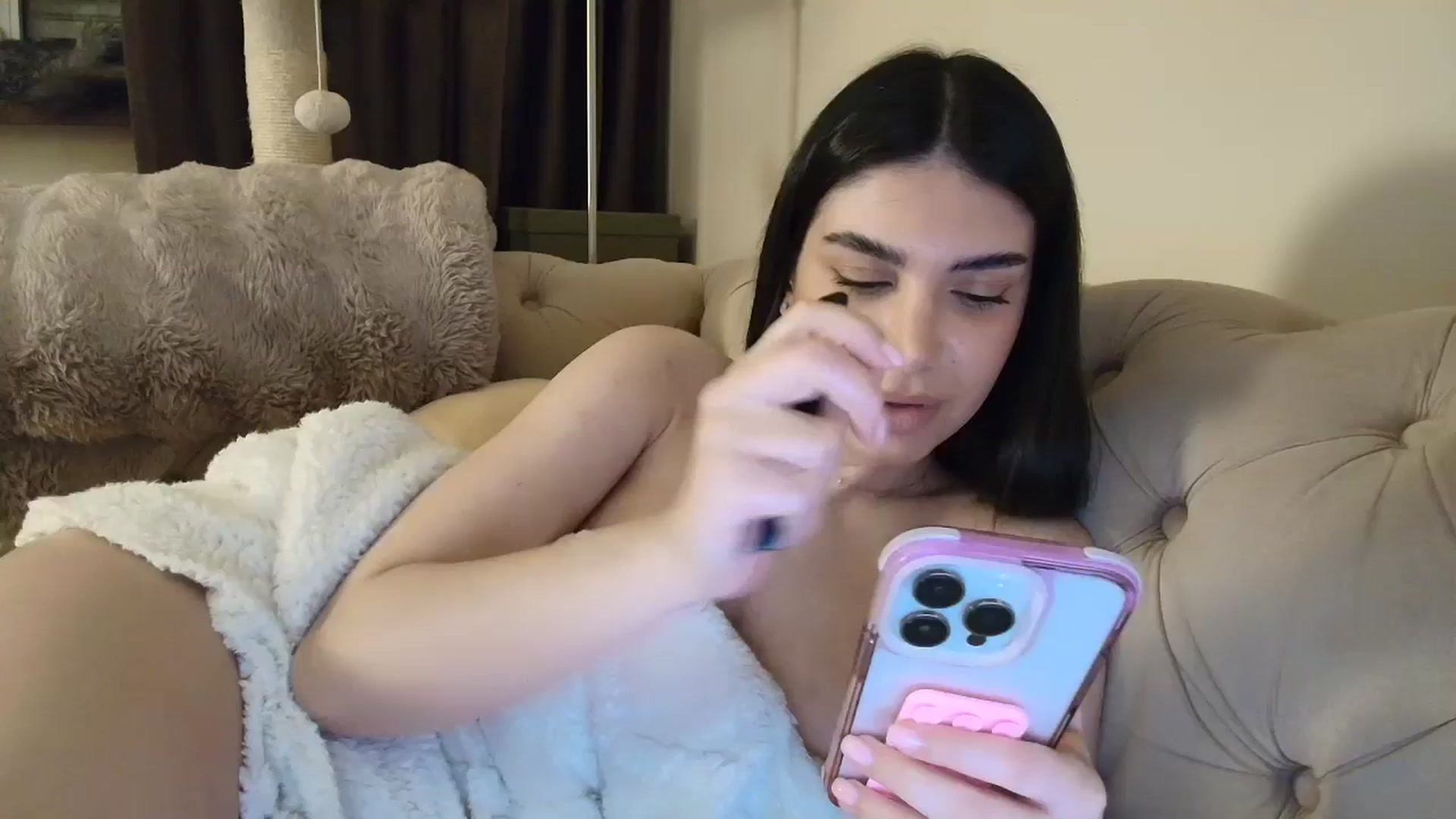 Gallery image thumbnail from SashaLopez's myfreecams stream on, 04/01/2026, 23:07 image 3 of 20