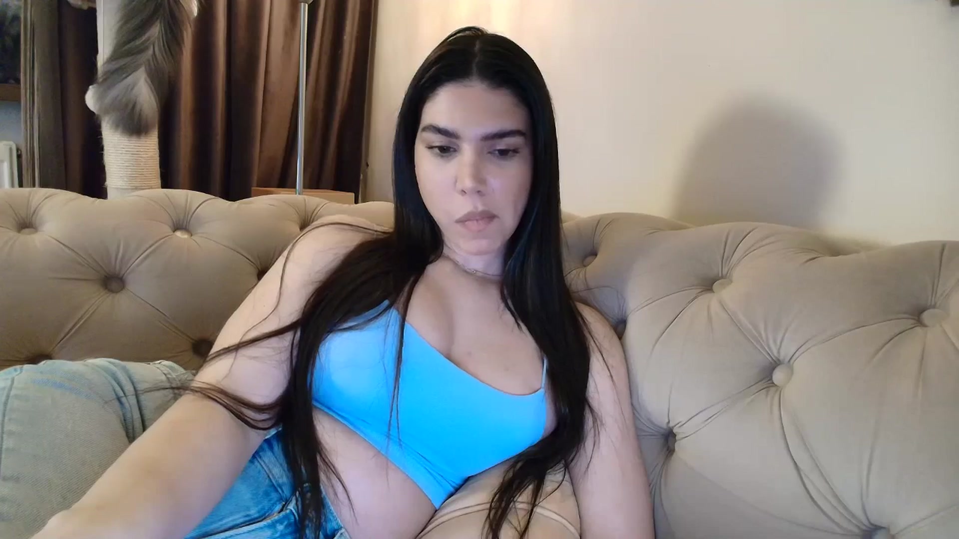 Gallery image thumbnail from SashaLopez's myfreecams stream on, 04/18/2026, 22:14 image 5 of 20