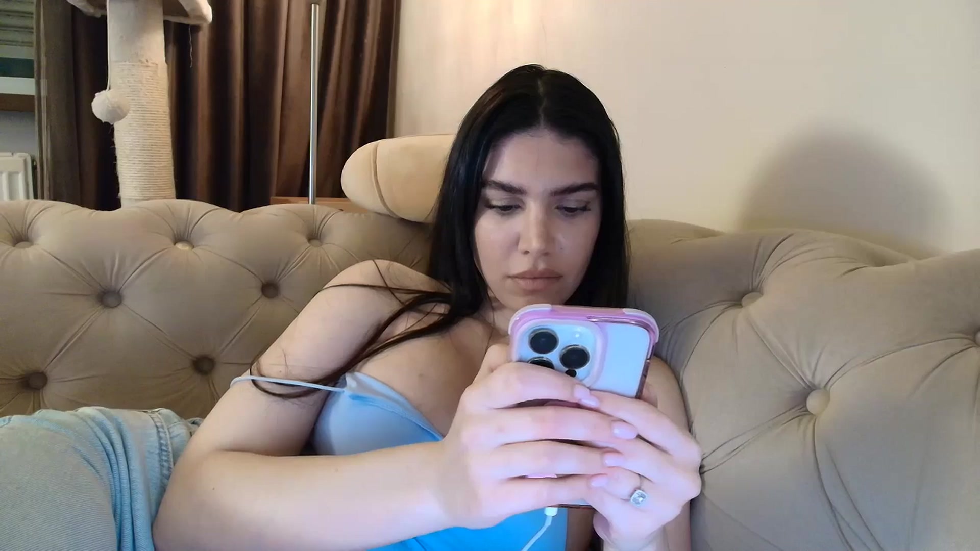 Gallery image thumbnail from SashaLopez's myfreecams stream on, 04/18/2026, 23:19 image 6 of 20