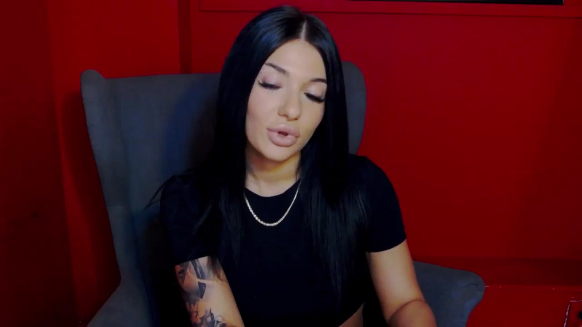Gallery image thumbnail from SashaLuss_'s myfreecams stream on, 05/14/2024, 21:05 image 12 of 20