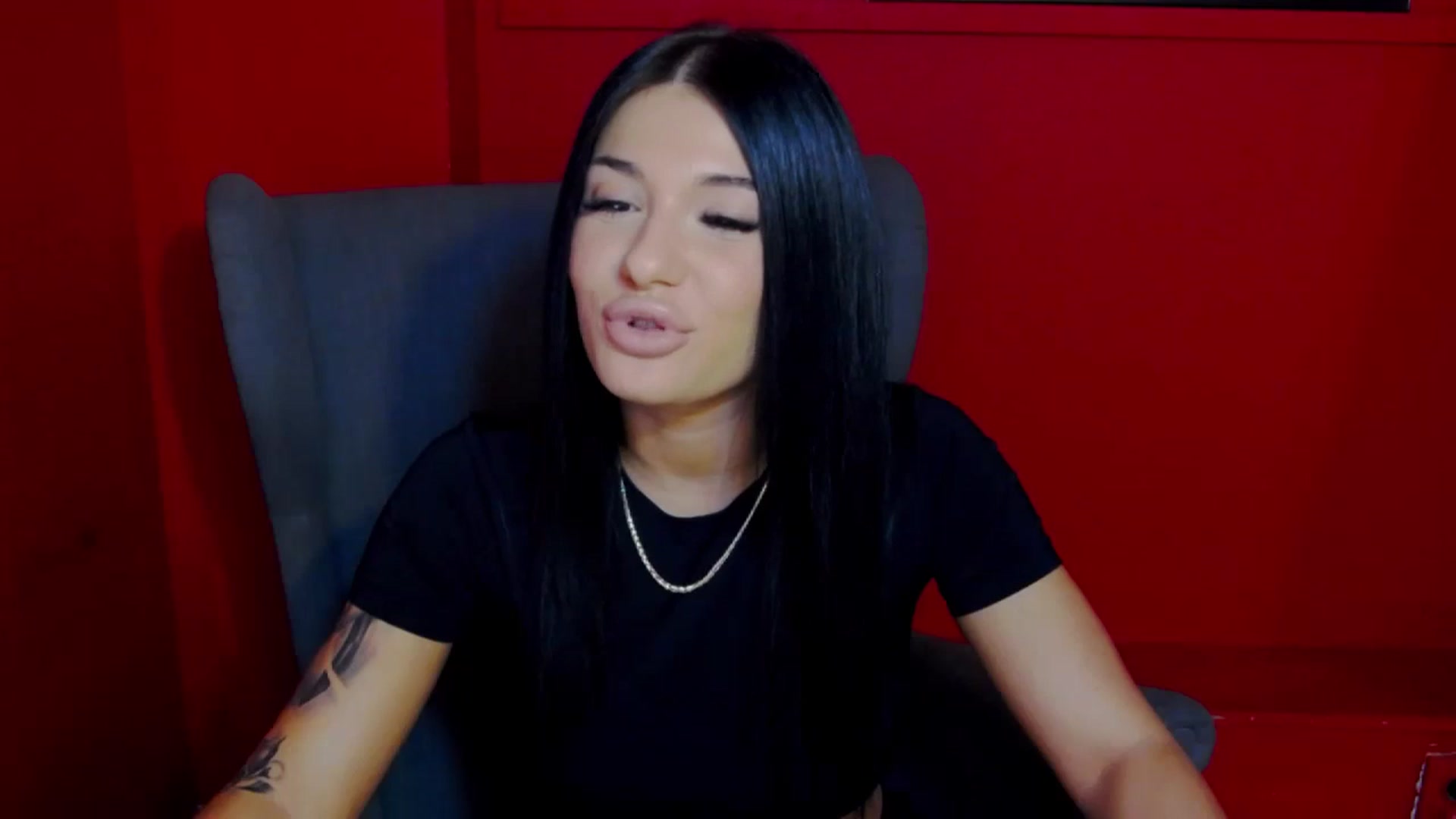 Gallery image thumbnail from SashaLuss_'s myfreecams stream on, 05/14/2024, 21:05 image 13 of 20