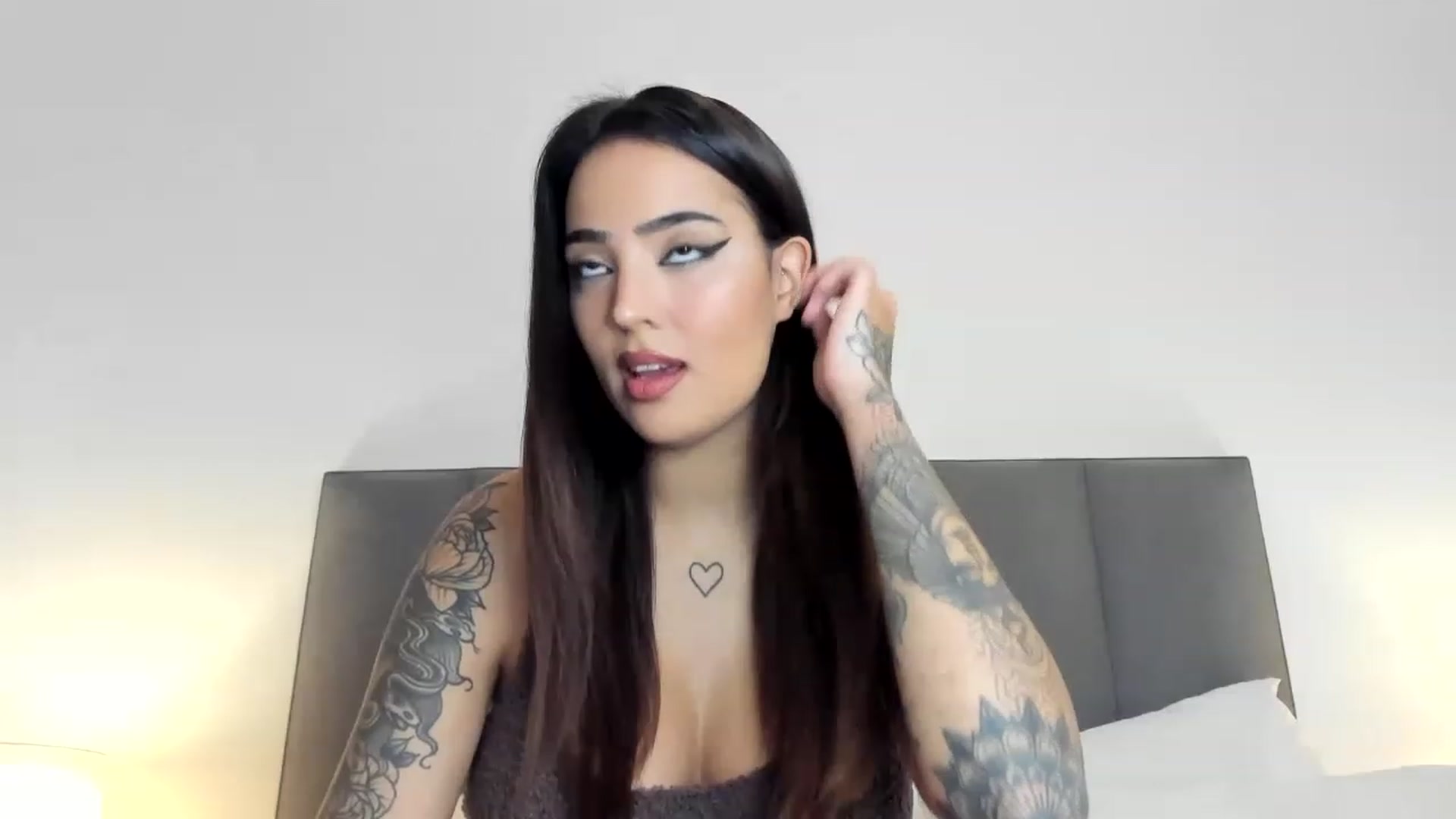 Gallery image thumbnail from SashaSwan's myfreecams stream on, 01/29/2023, 23:12 image 20 of 20