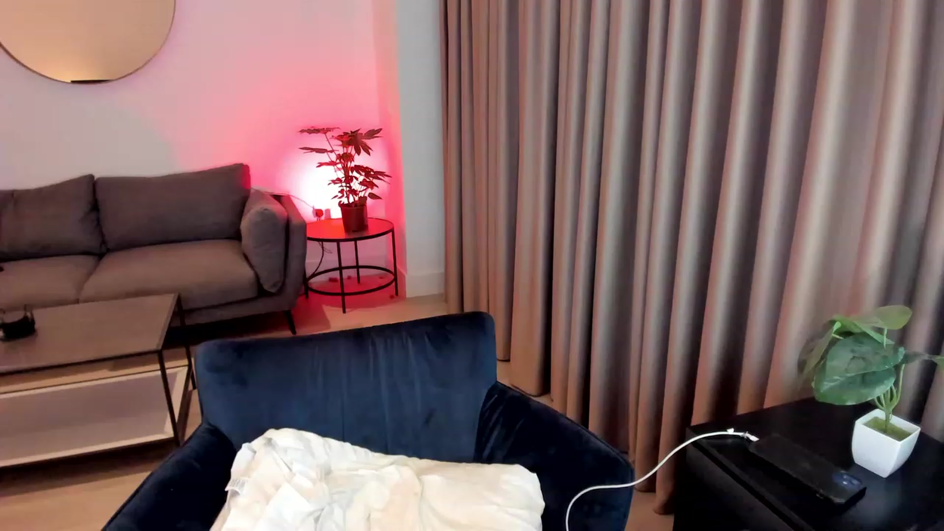 Gallery image thumbnail from SashaSwan's myfreecams stream on, 02/07/2023, 22:45 image 5 of 20