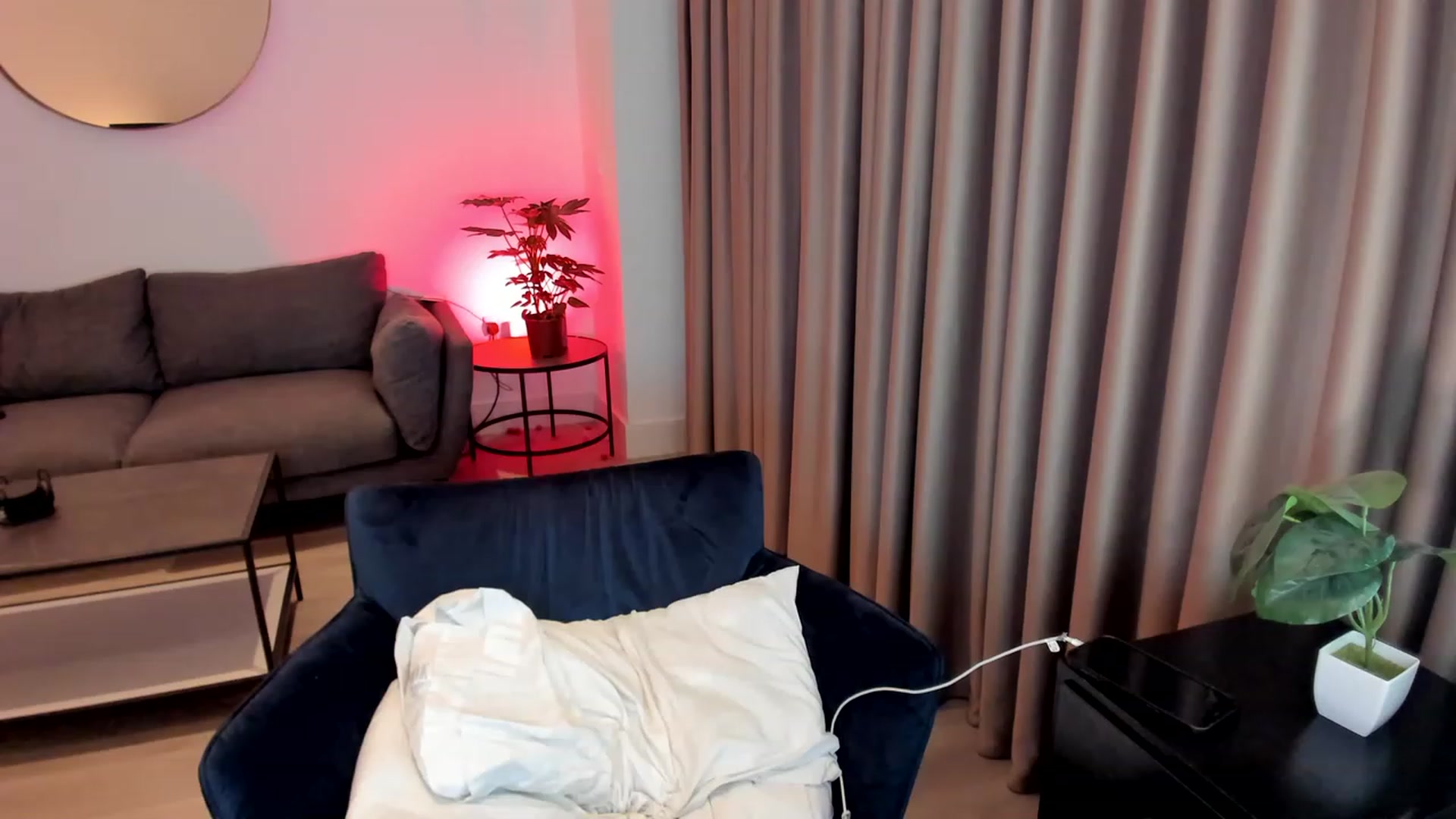 Gallery image thumbnail from SashaSwan's myfreecams stream on, 02/07/2023, 22:45 image 1 of 20