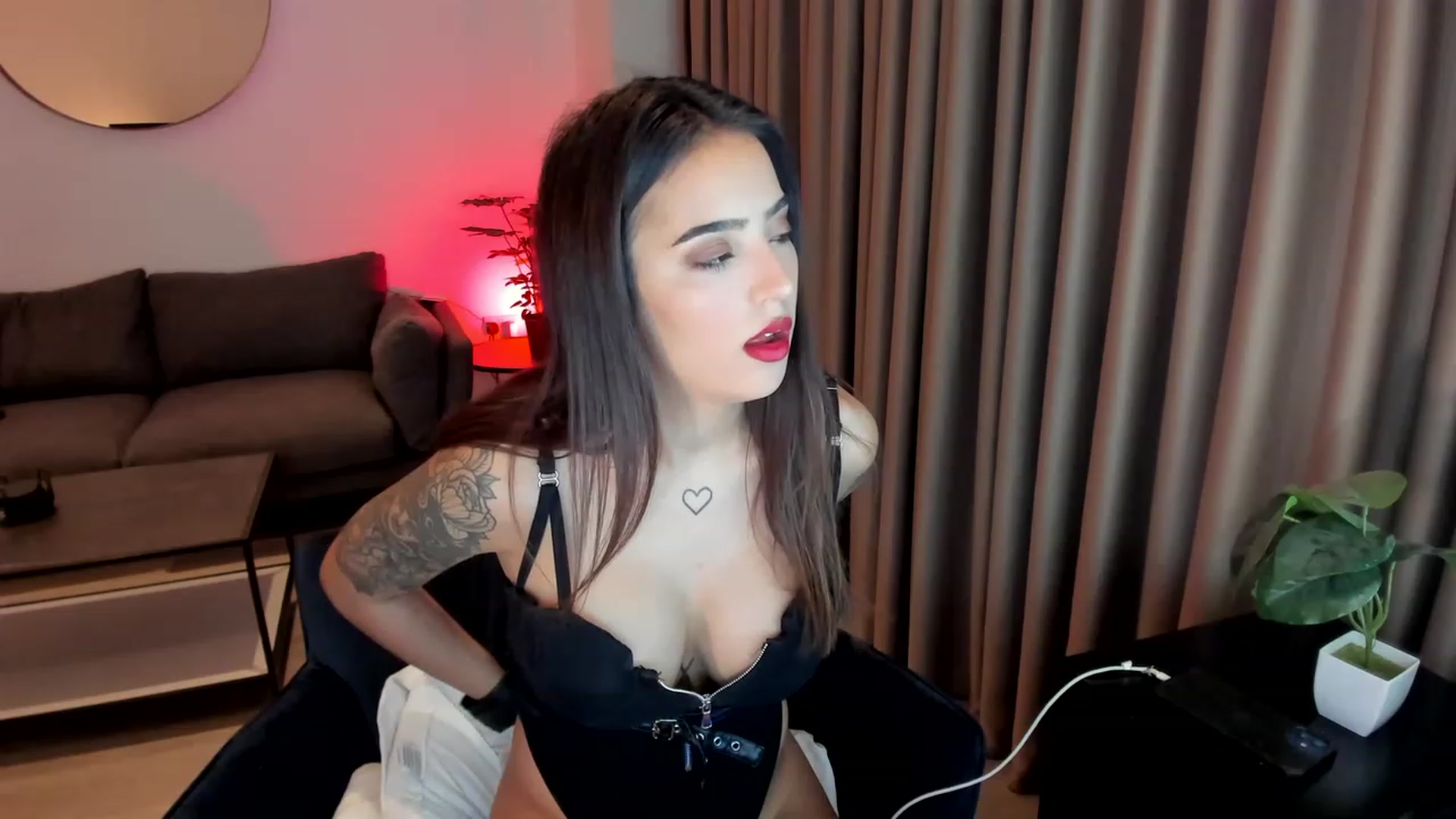 Gallery image thumbnail from SashaSwan's myfreecams stream on, 02/07/2023, 22:45 image 7 of 20