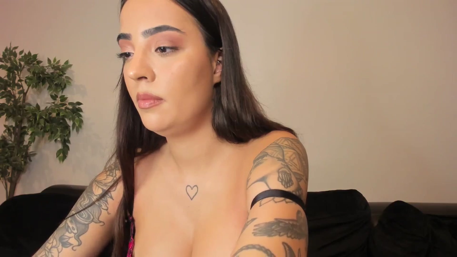 Gallery image thumbnail from SashaSwan's myfreecams stream on, 03/06/2024, 24:21 image 10 of 20
