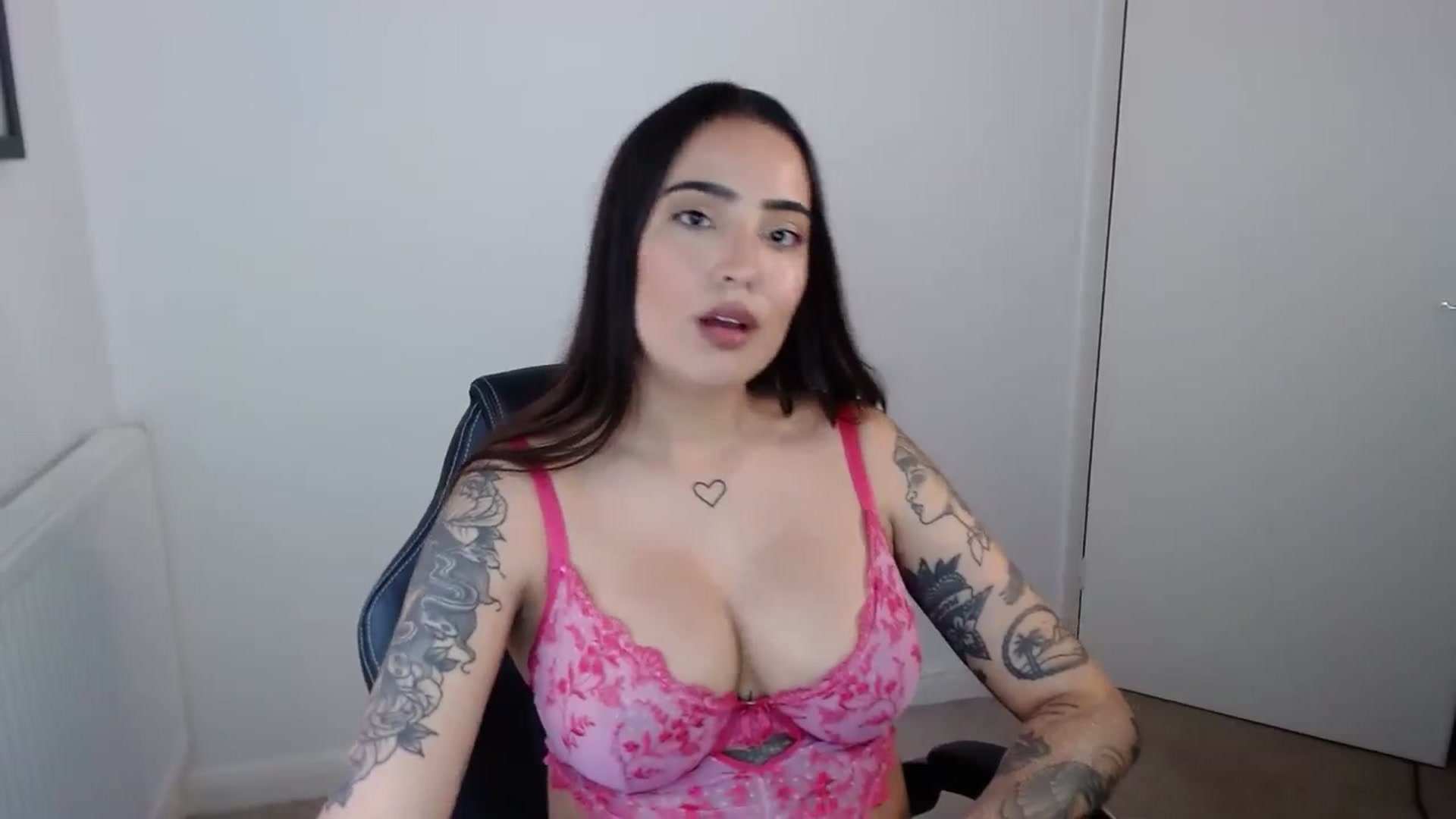 Gallery image thumbnail from SashaSwan's myfreecams stream on, 07/24/2024, 10:51 image 11 of 20