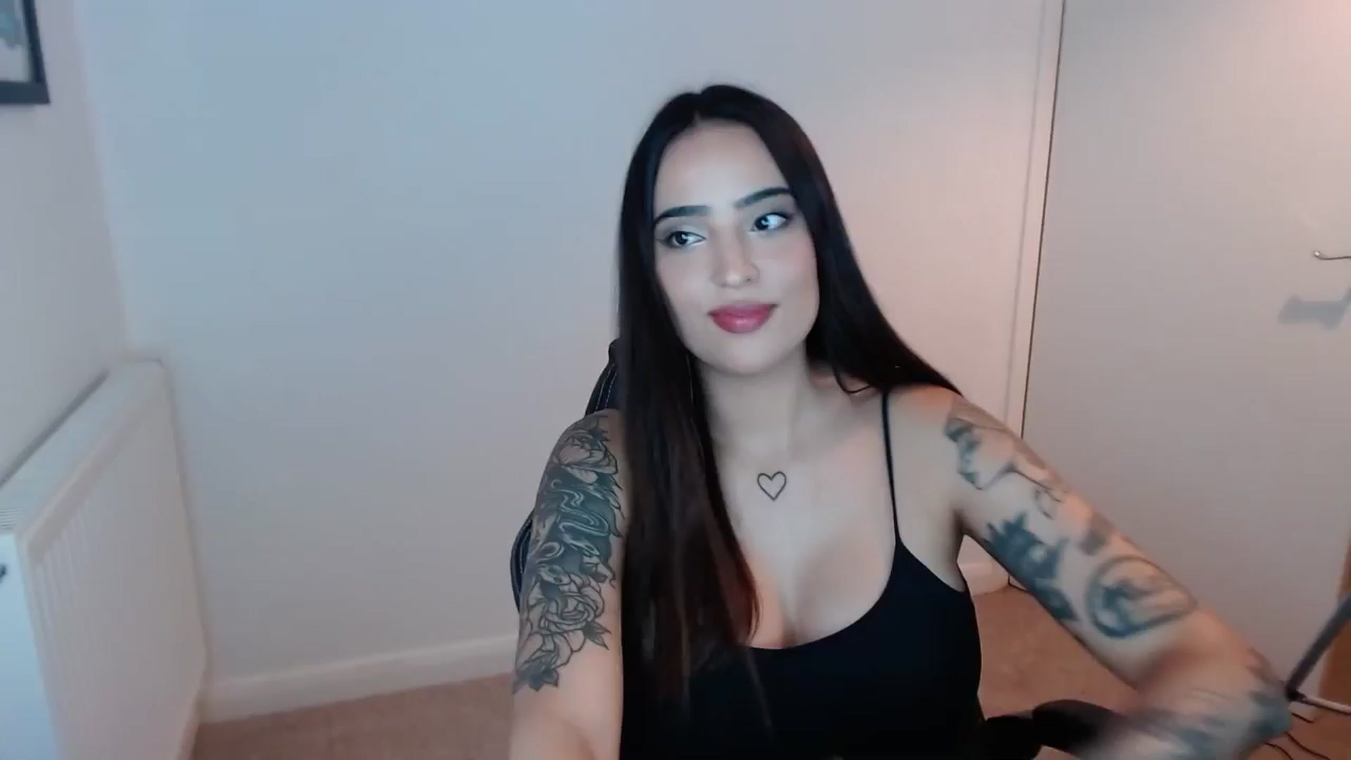 Gallery image thumbnail from SashaSwan's myfreecams stream on, 08/07/2024, 18:09 image 11 of 20
