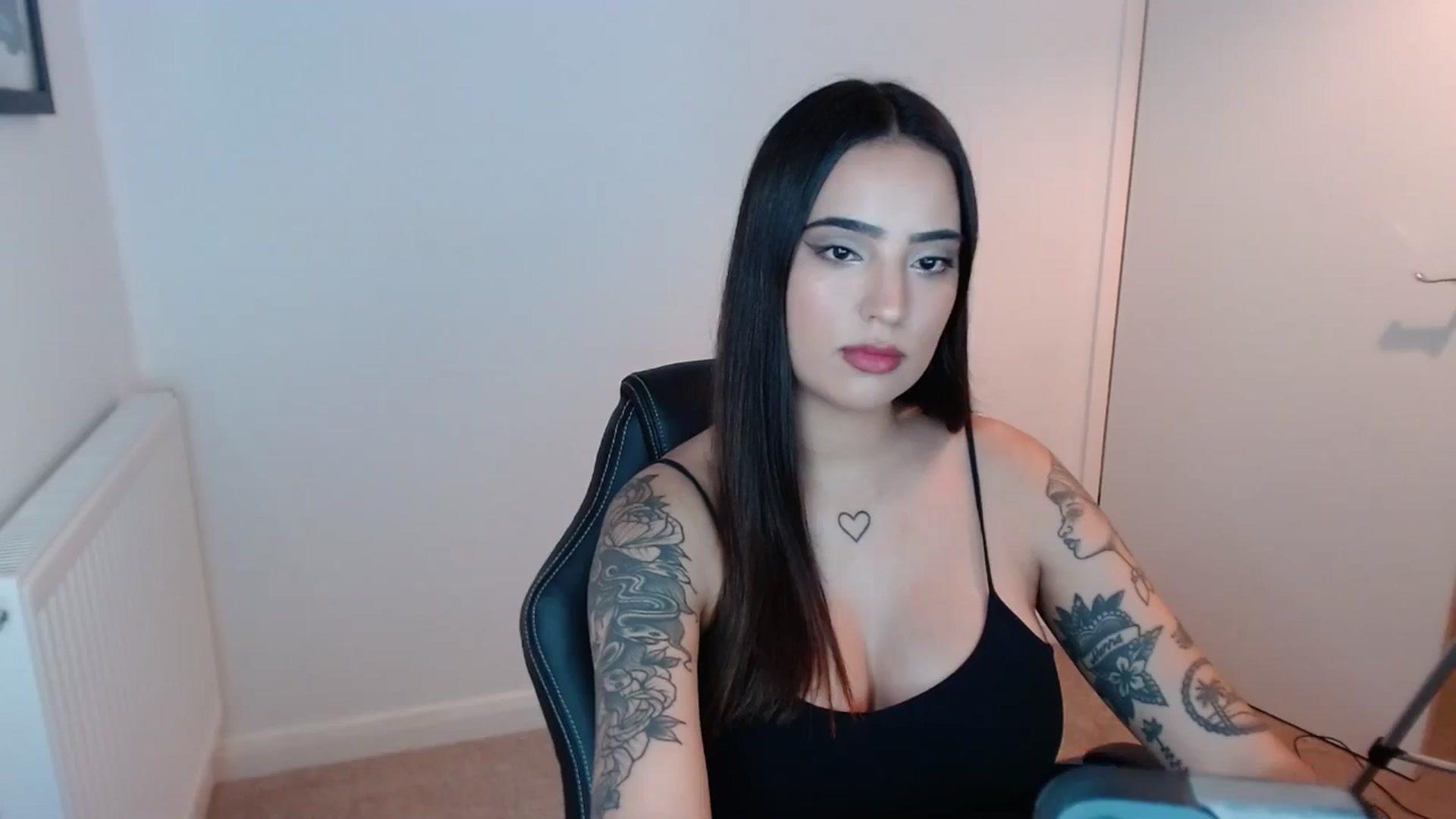 Gallery image thumbnail from SashaSwan's myfreecams stream on, 08/07/2024, 18:09 image 9 of 20