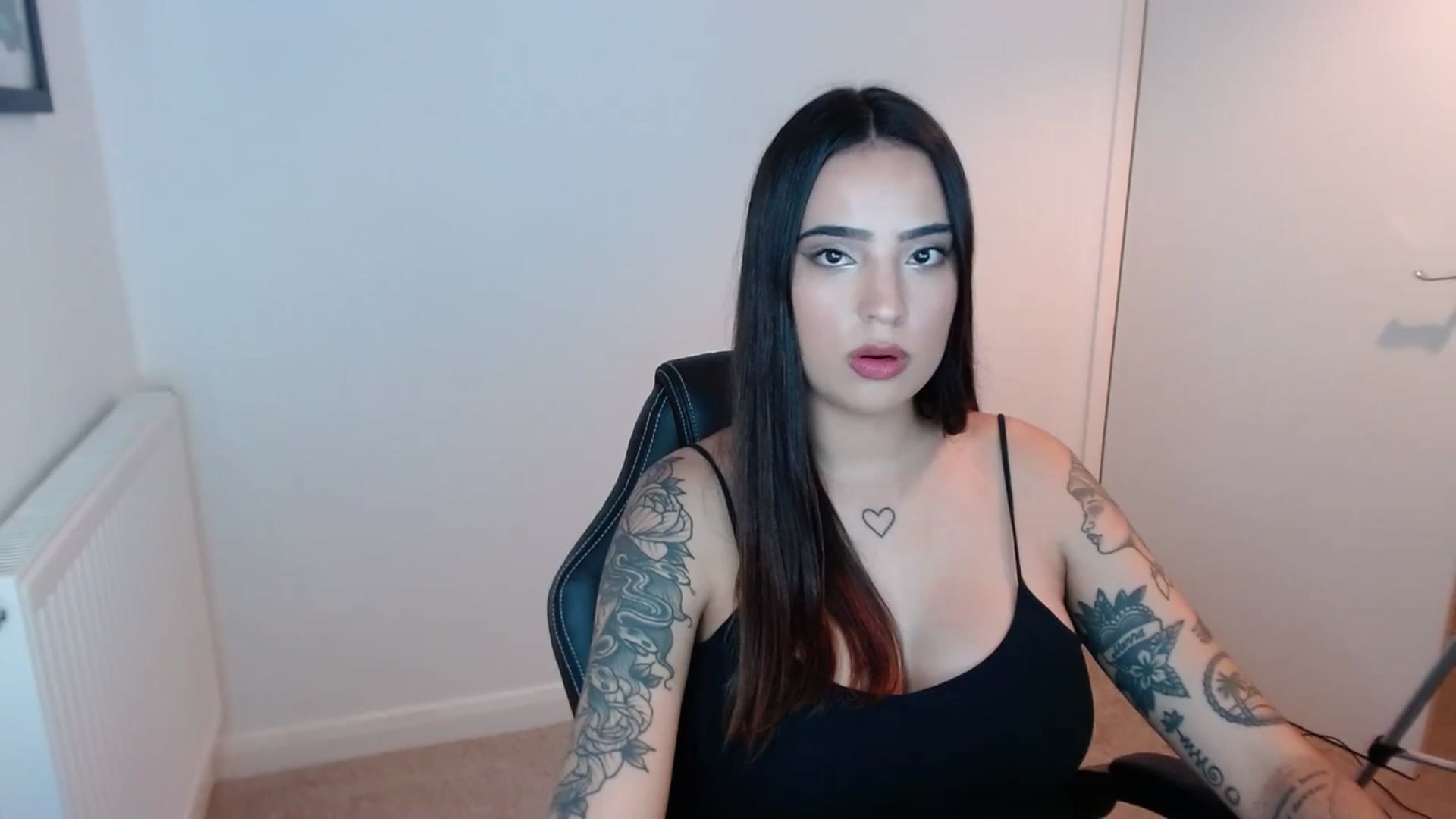 Gallery image thumbnail from SashaSwan's myfreecams stream on, 08/07/2024, 18:09 image 15 of 20
